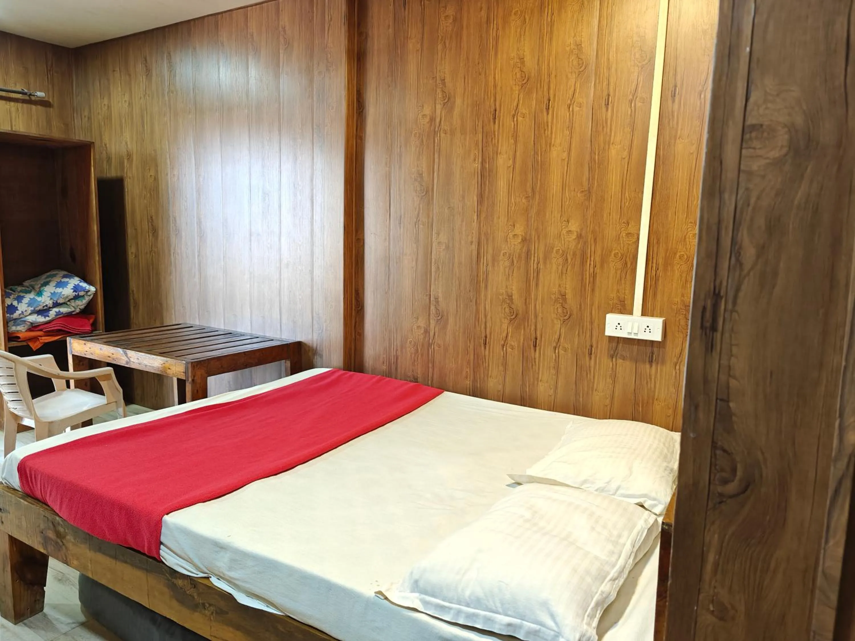 Photo of the whole room, Bed in Iora Cottages