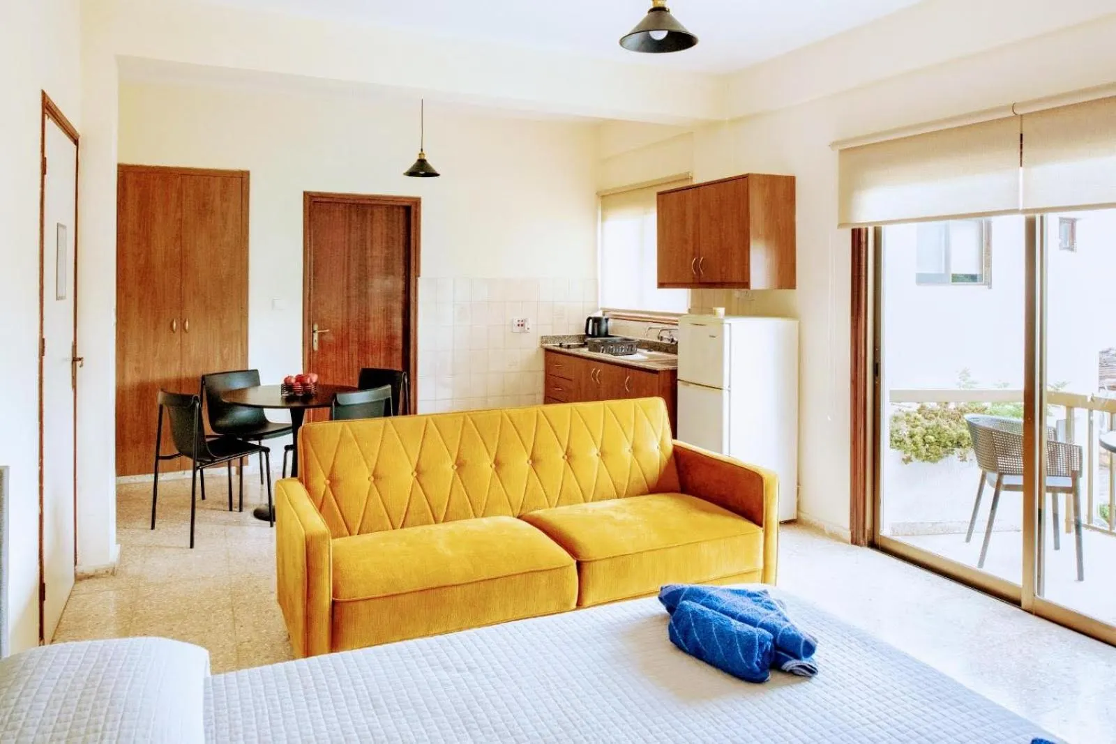 Bed in Follow The Sun Hotel Apartments