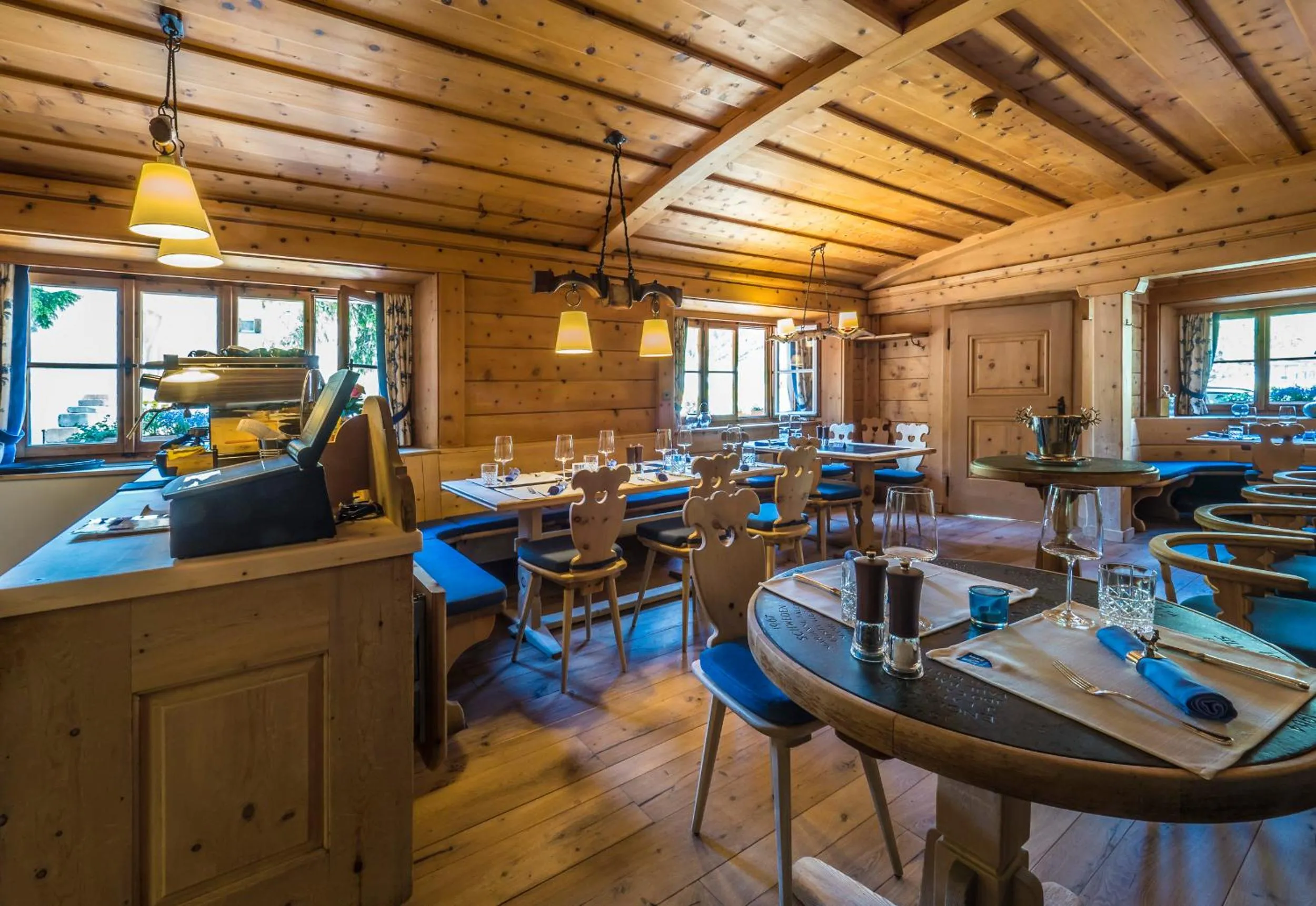 Restaurant/places to eat in Hotel Maria