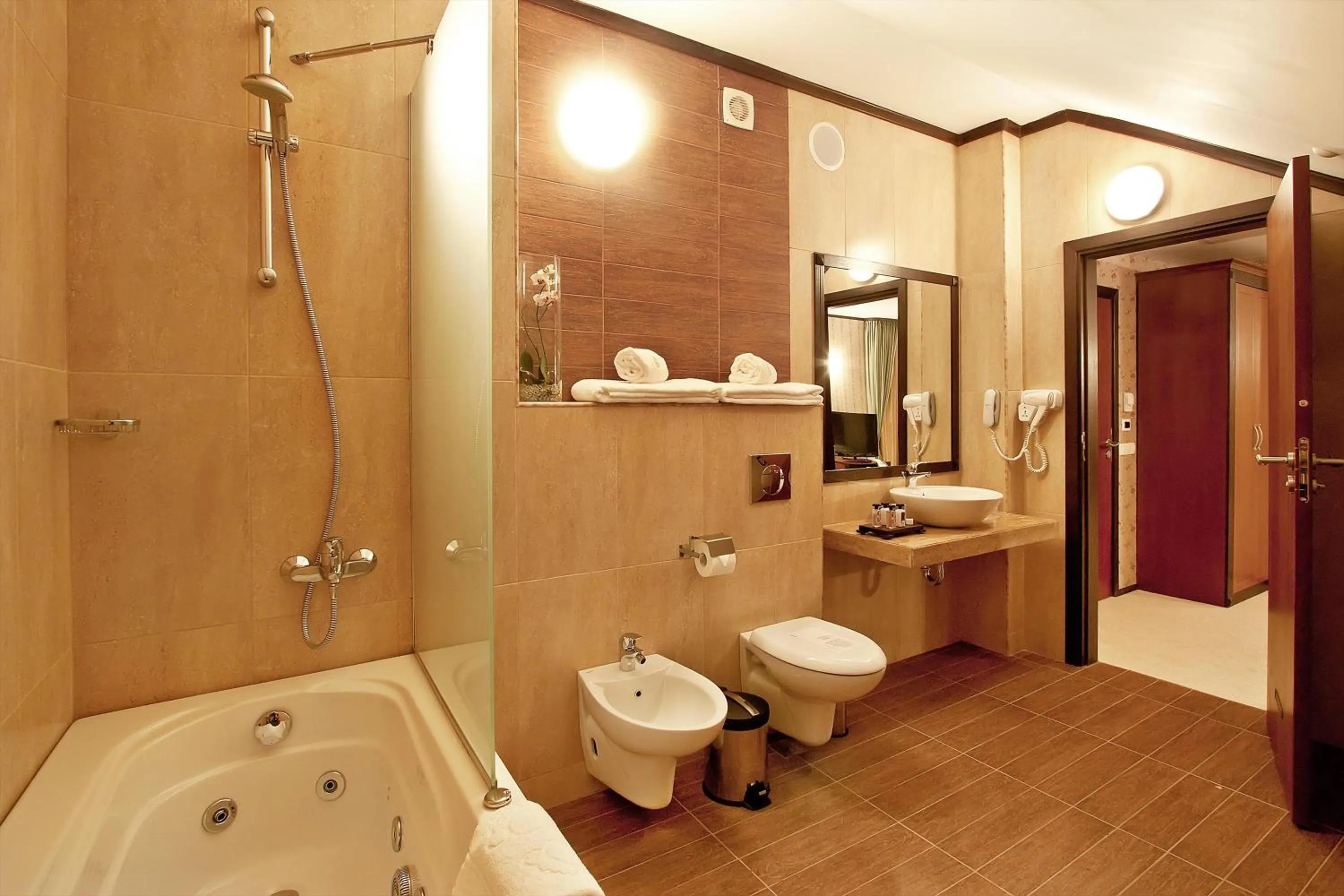 Photo of the whole room in Best Western Plus Bristol Hotel