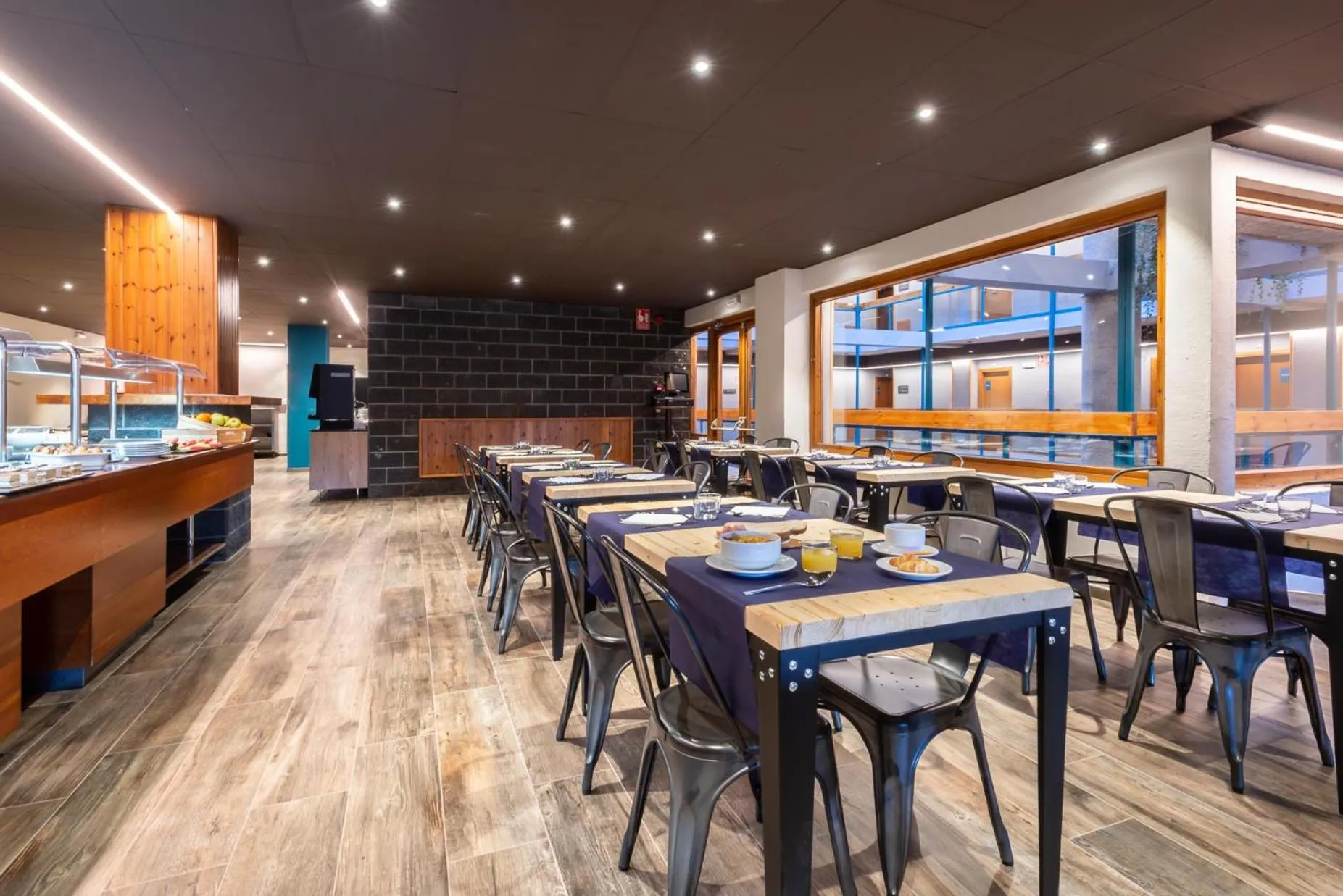 Restaurant/places to eat in Ushuaia, The Mountain Hotel