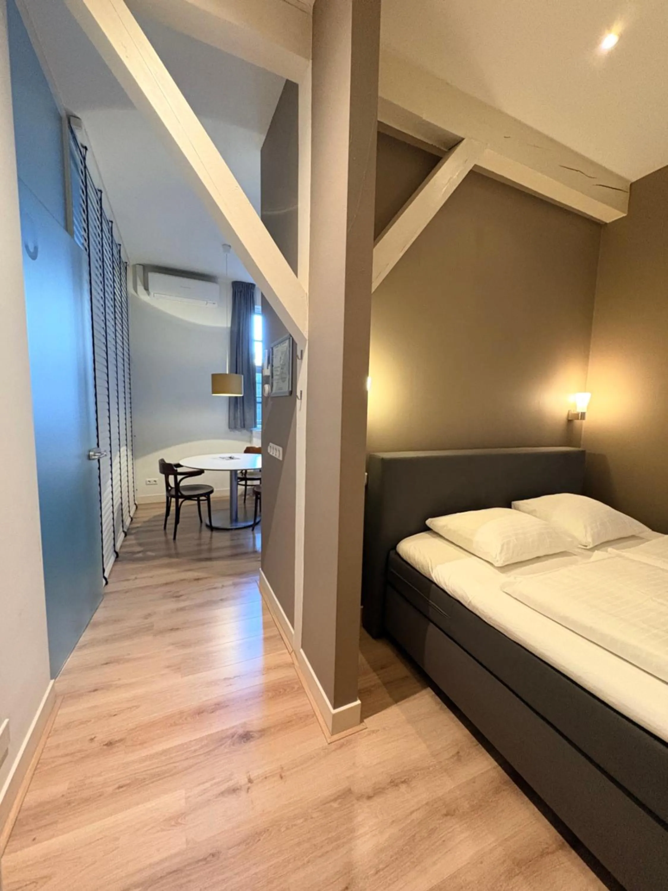 Bed in Stadslogement By Peek