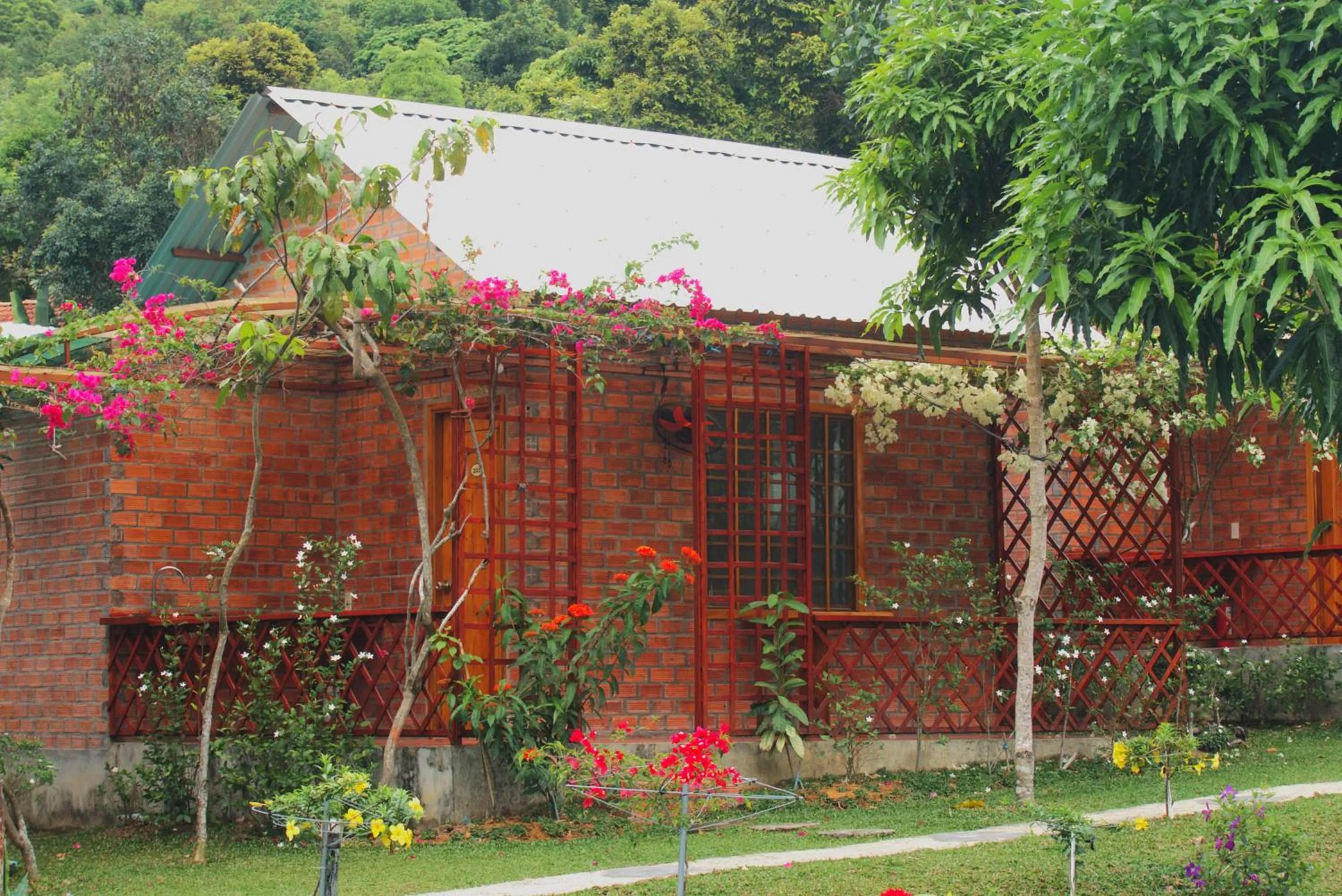 Property building in Phu Quoc Valley Sen Bungalow