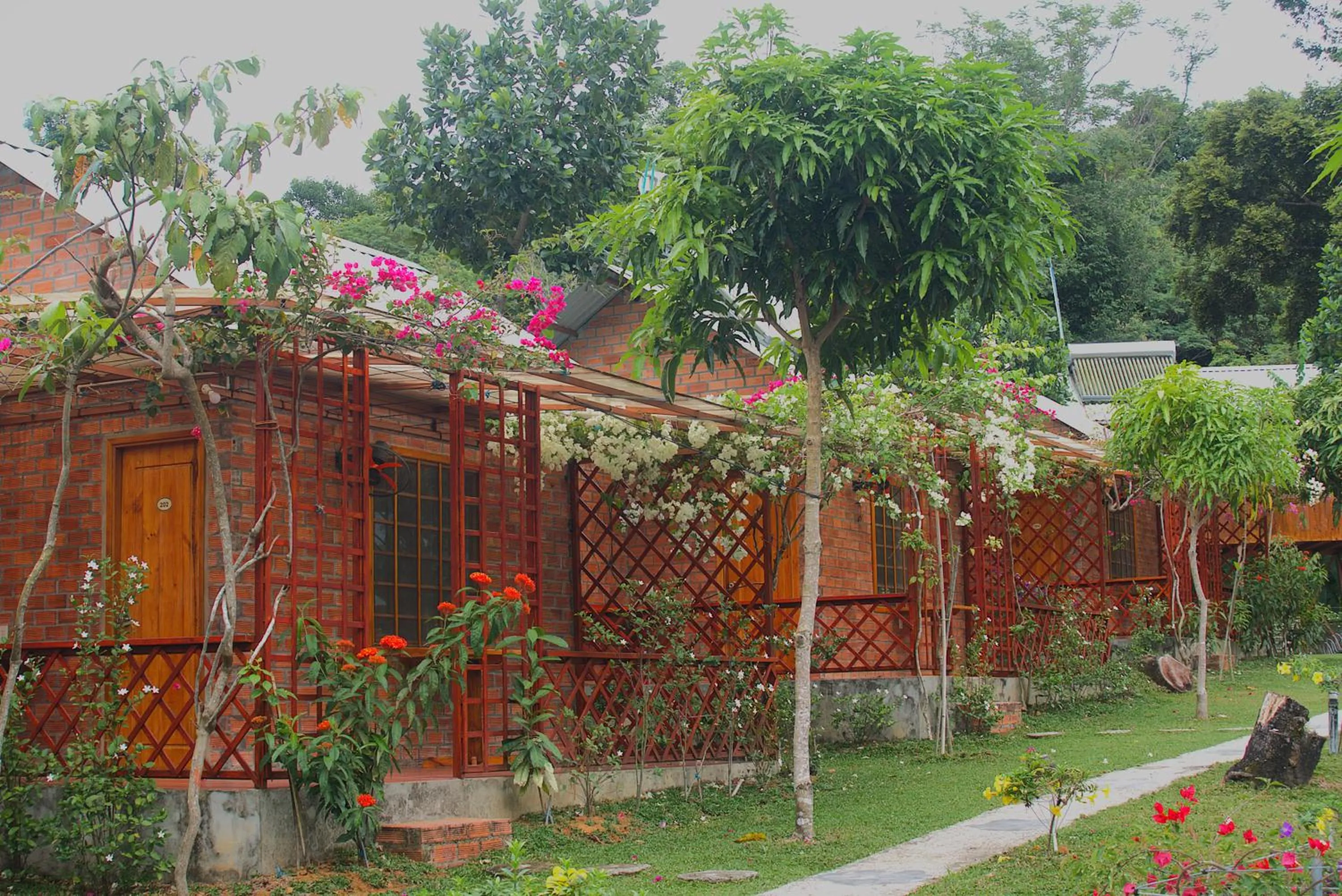 Property building in Phu Quoc Valley Sen Bungalow