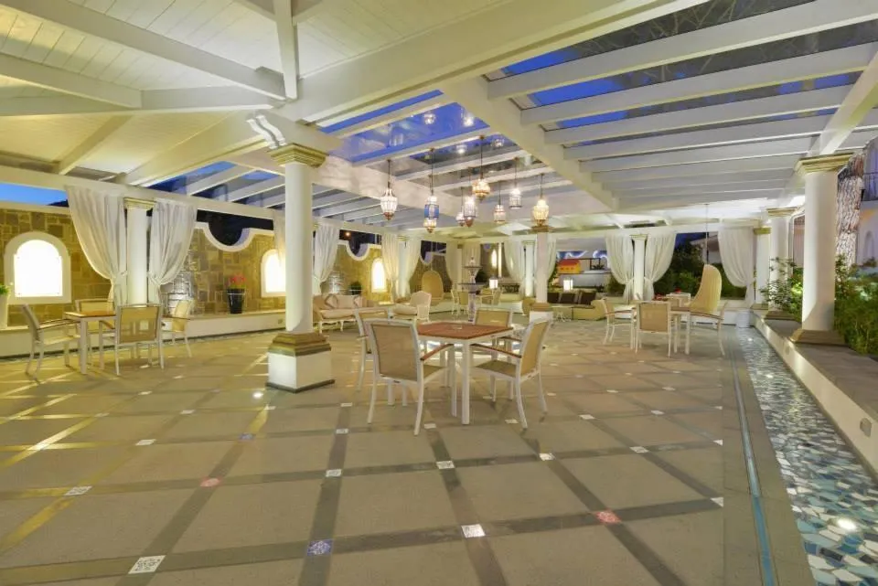 Lounge or bar in La Pineta Hotel Beach & Spa