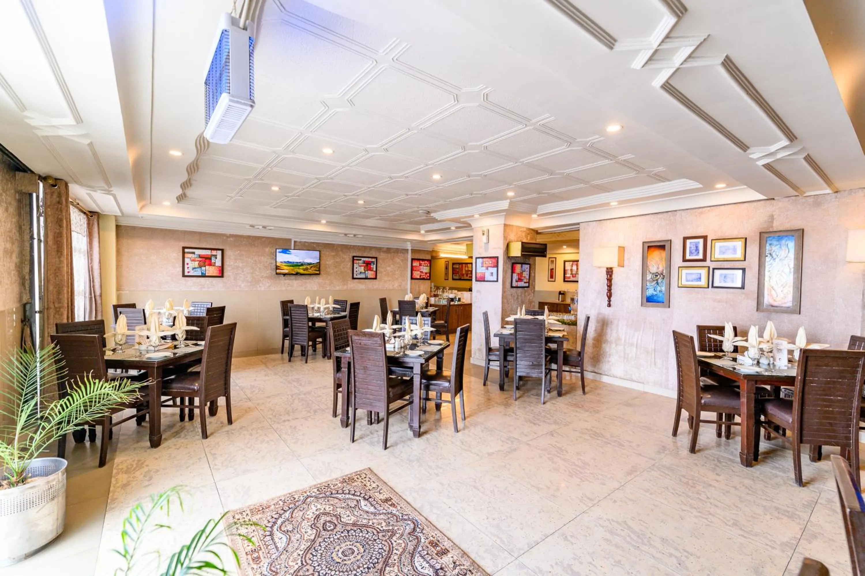 Restaurant/places to eat in Hotel One Mall Road Murree