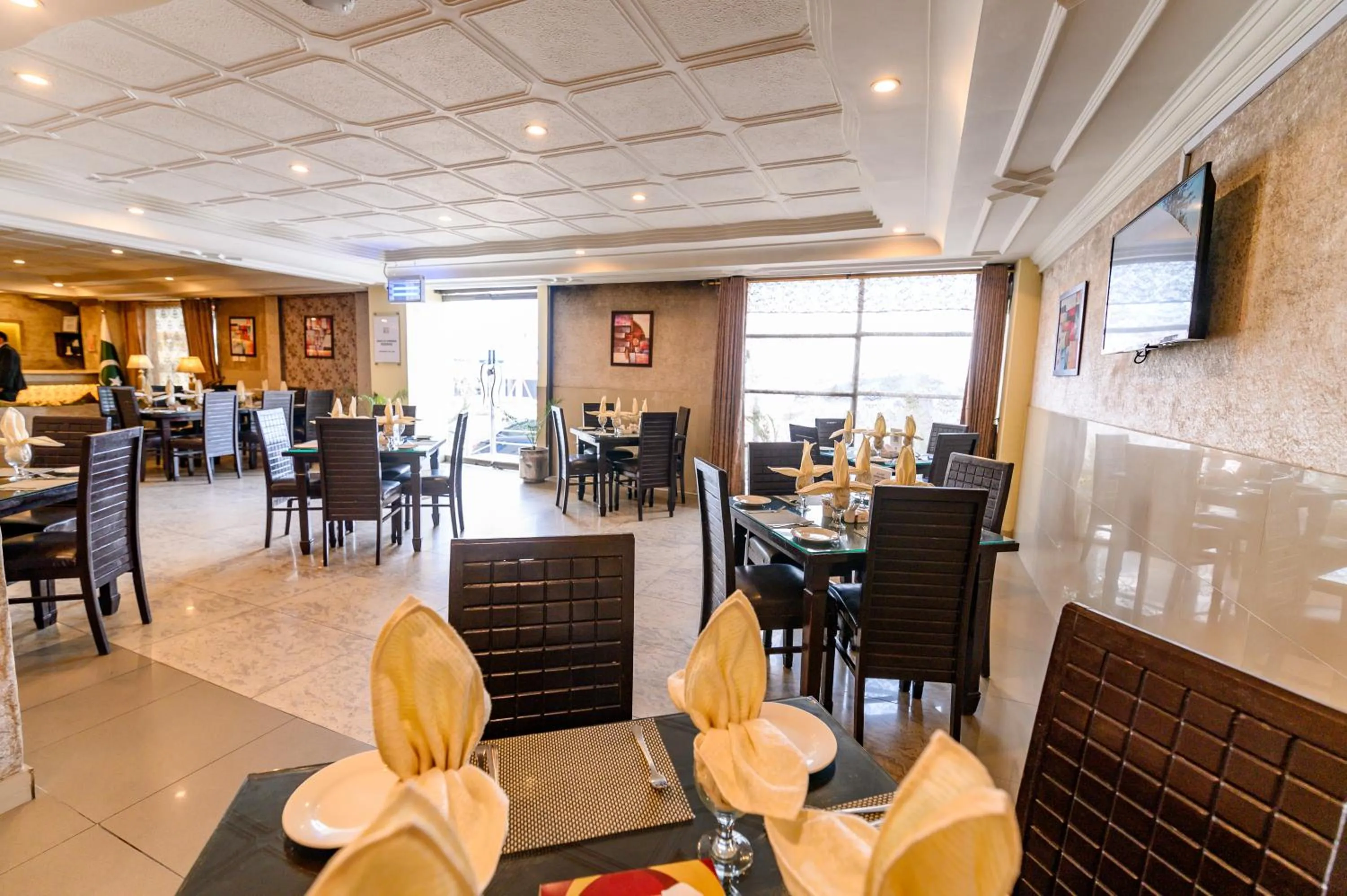 Restaurant/places to eat in Hotel One Mall Road Murree