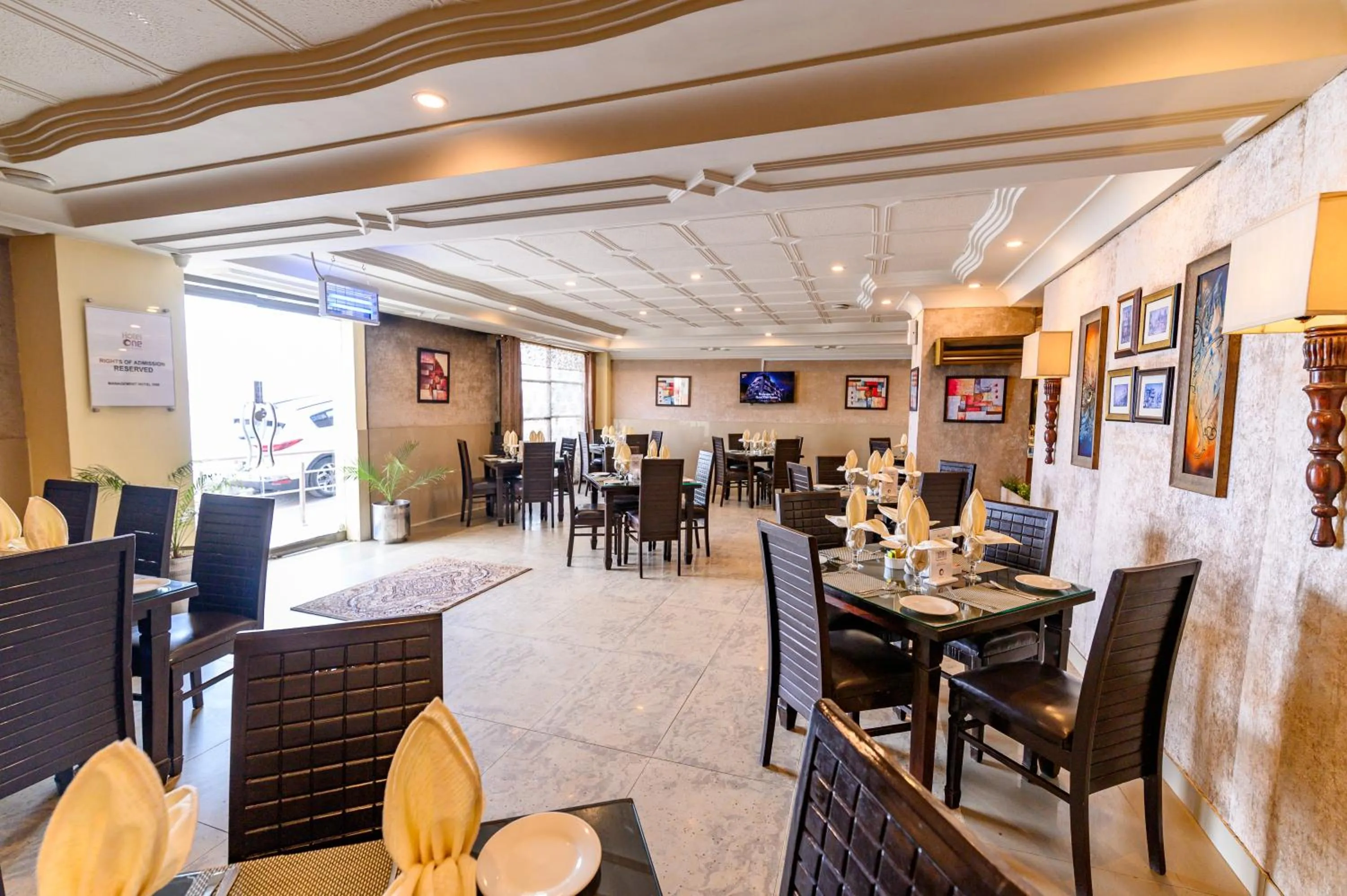 Restaurant/places to eat in Hotel One Mall Road Murree