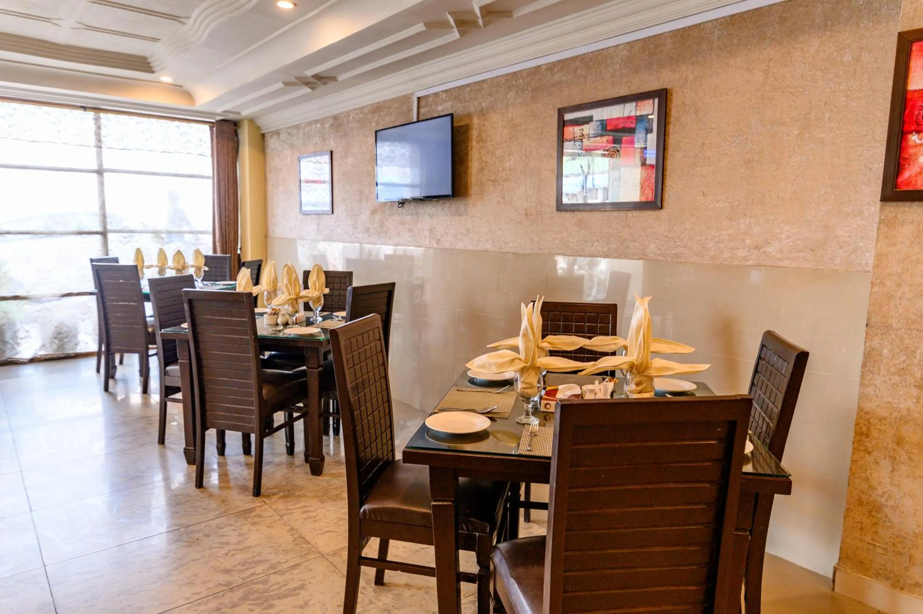 Restaurant/places to eat in Hotel One Mall Road Murree