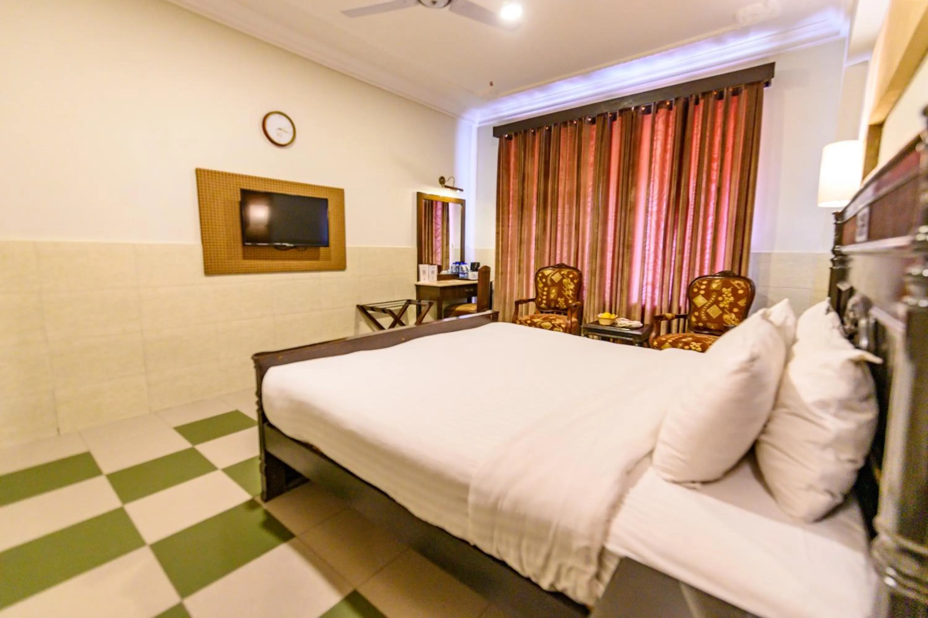Bedroom, Bed in Hotel One Mall Road Murree