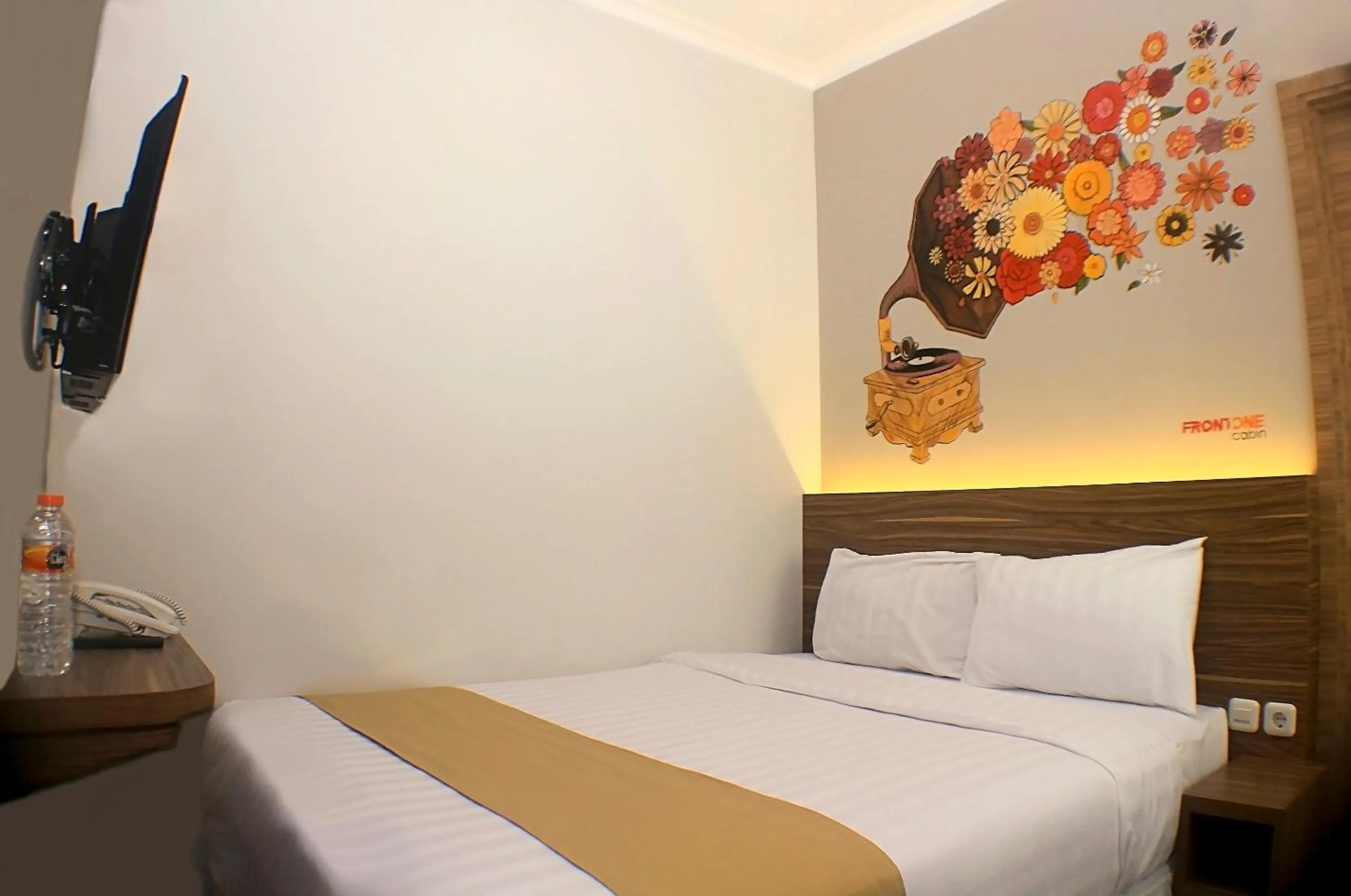 Bed in Front One Budget Malioboro Jogja