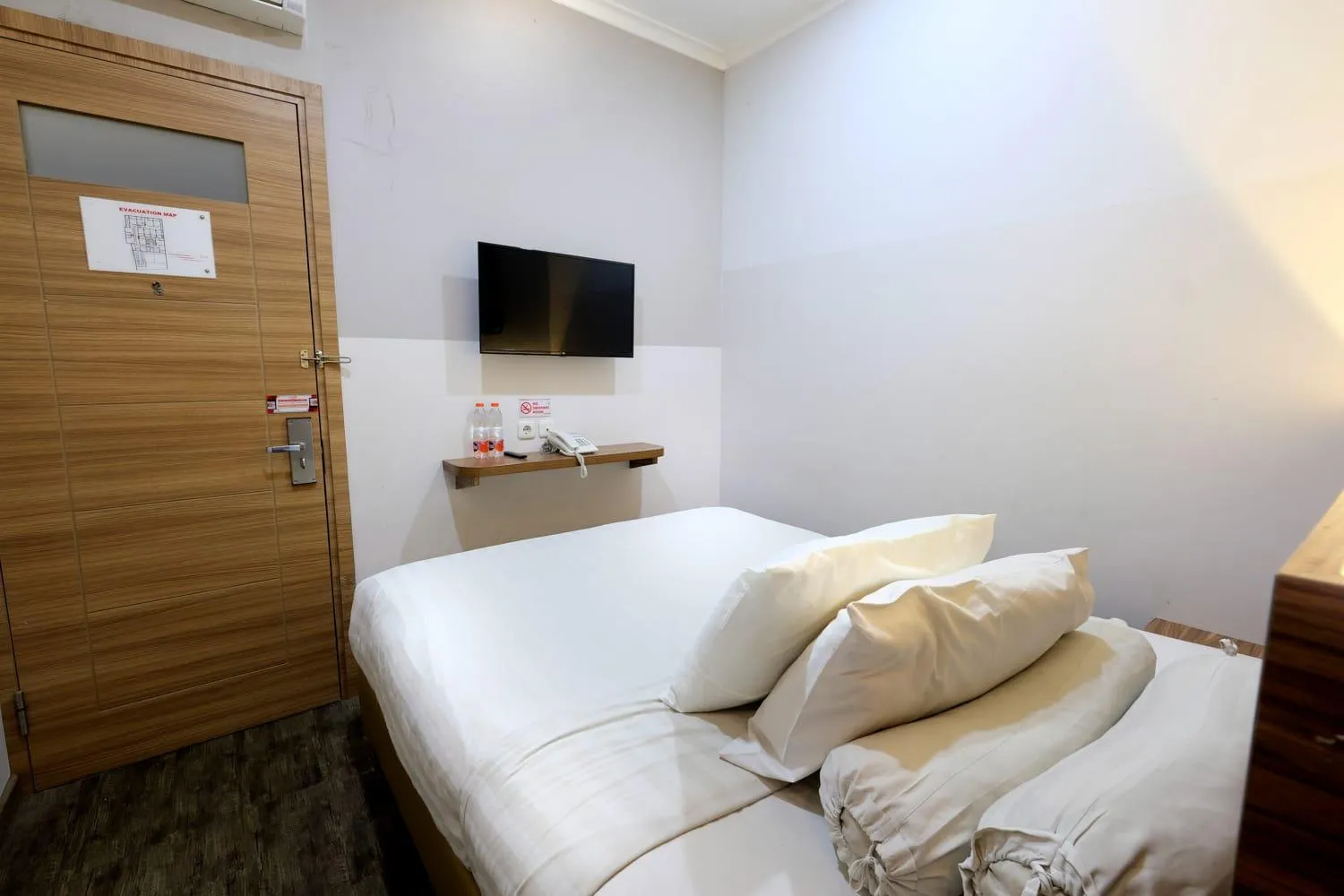 Bed in Front One Budget Malioboro Jogja