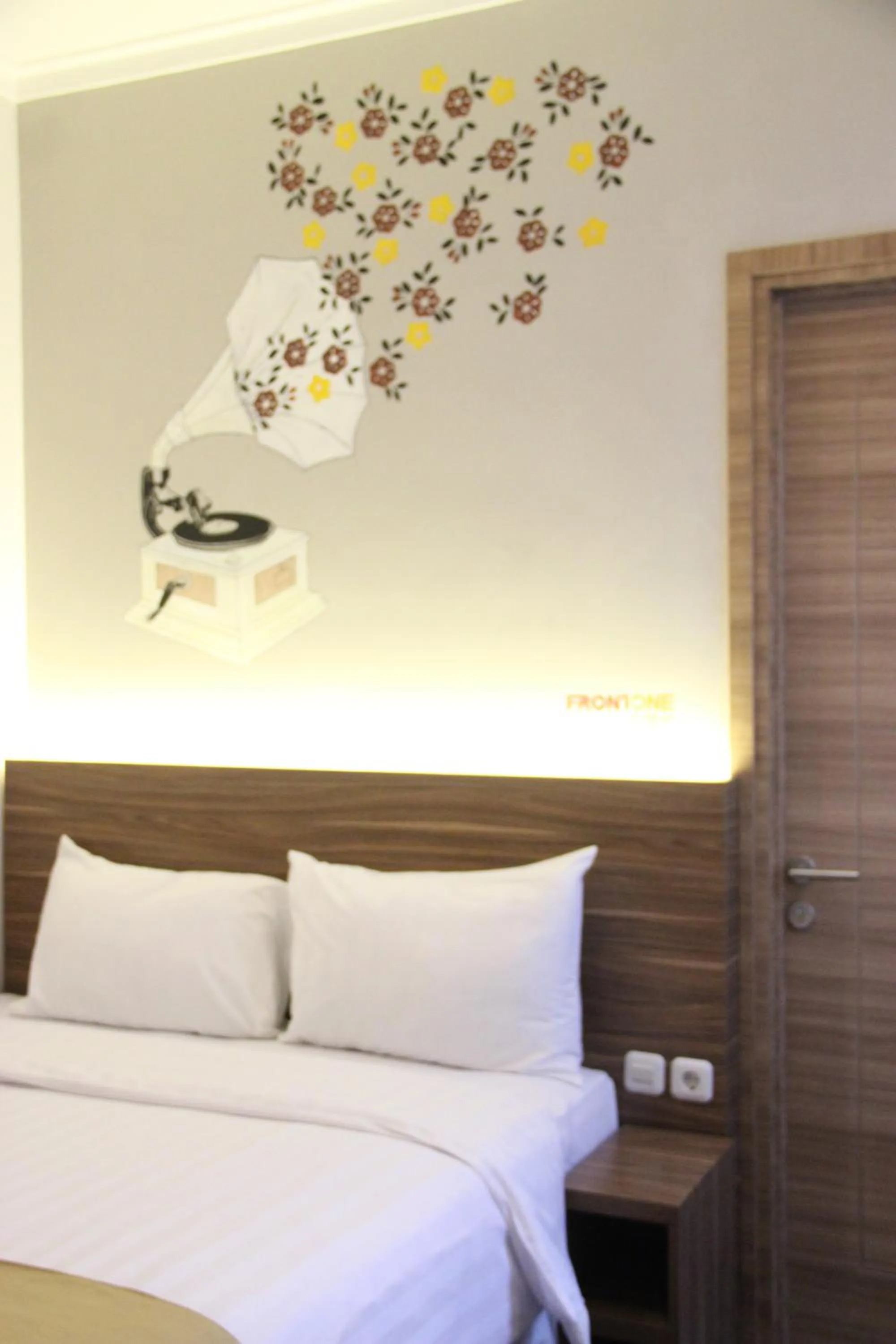 Bed in Front One Budget Malioboro Jogja