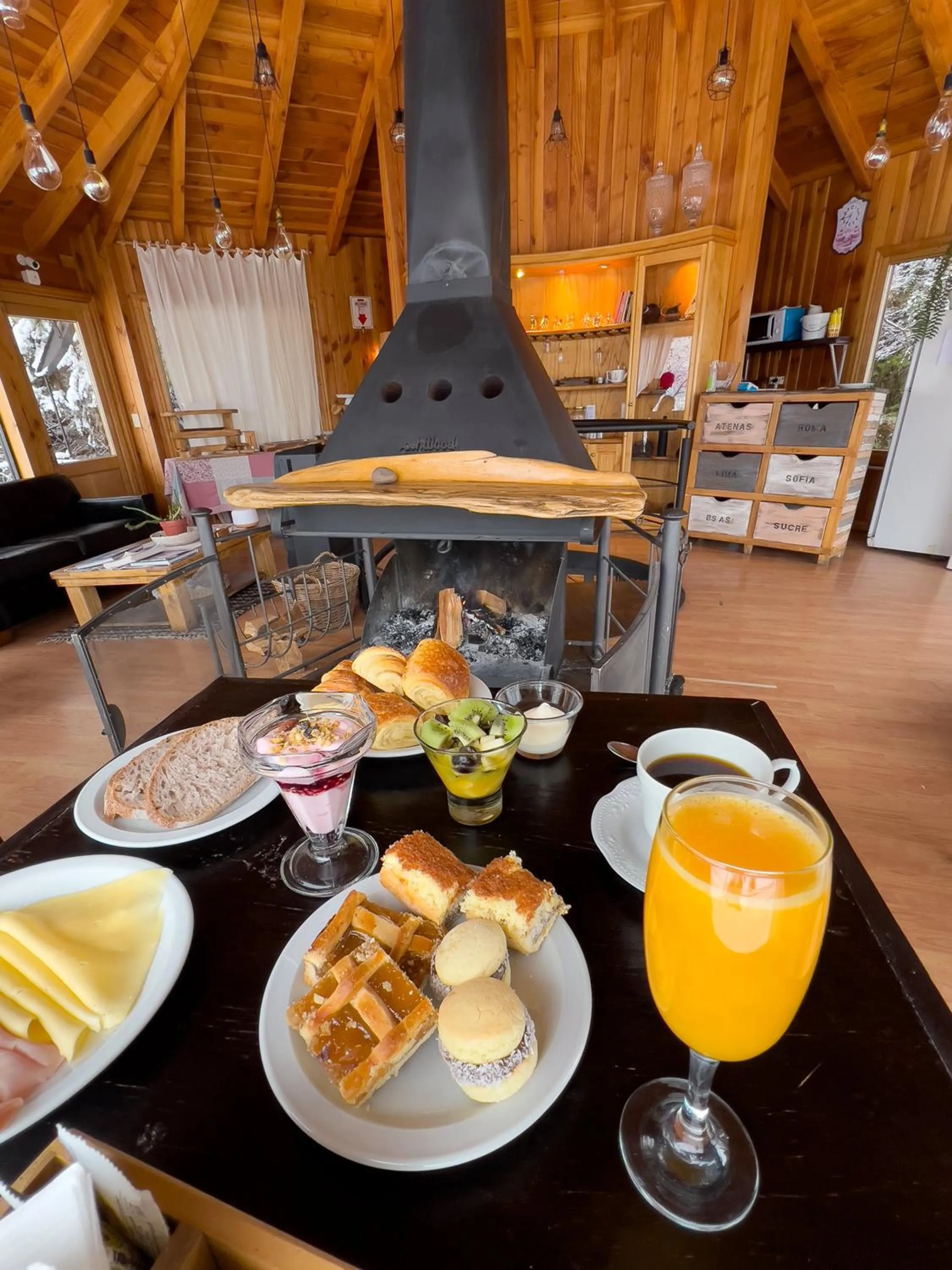 Food and drinks in Arrayan Lake View Mountain Lodge & Casa De Te Arrayan