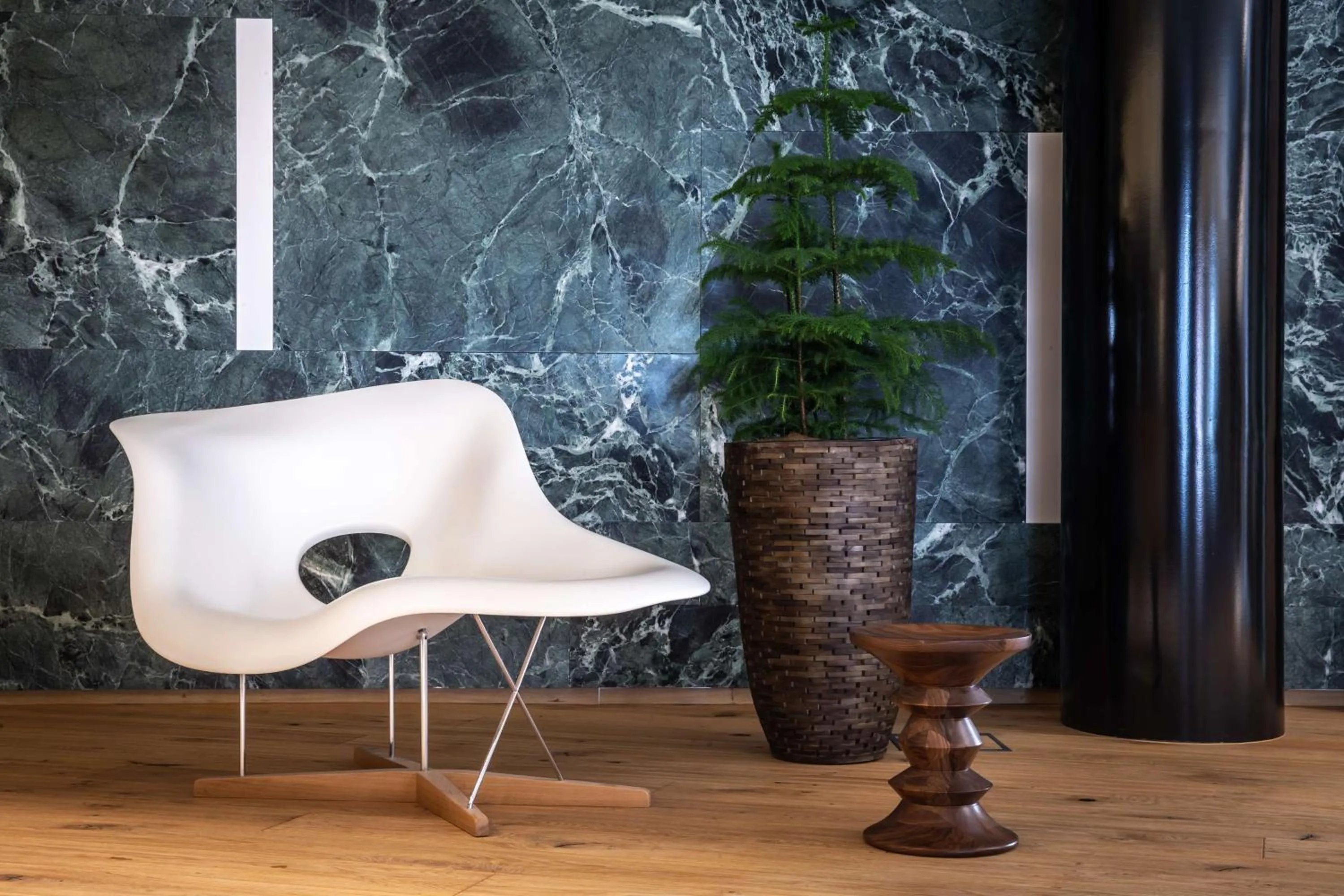 Lounge or bar in Radisson Blu Hotel Reussen, Andermatt