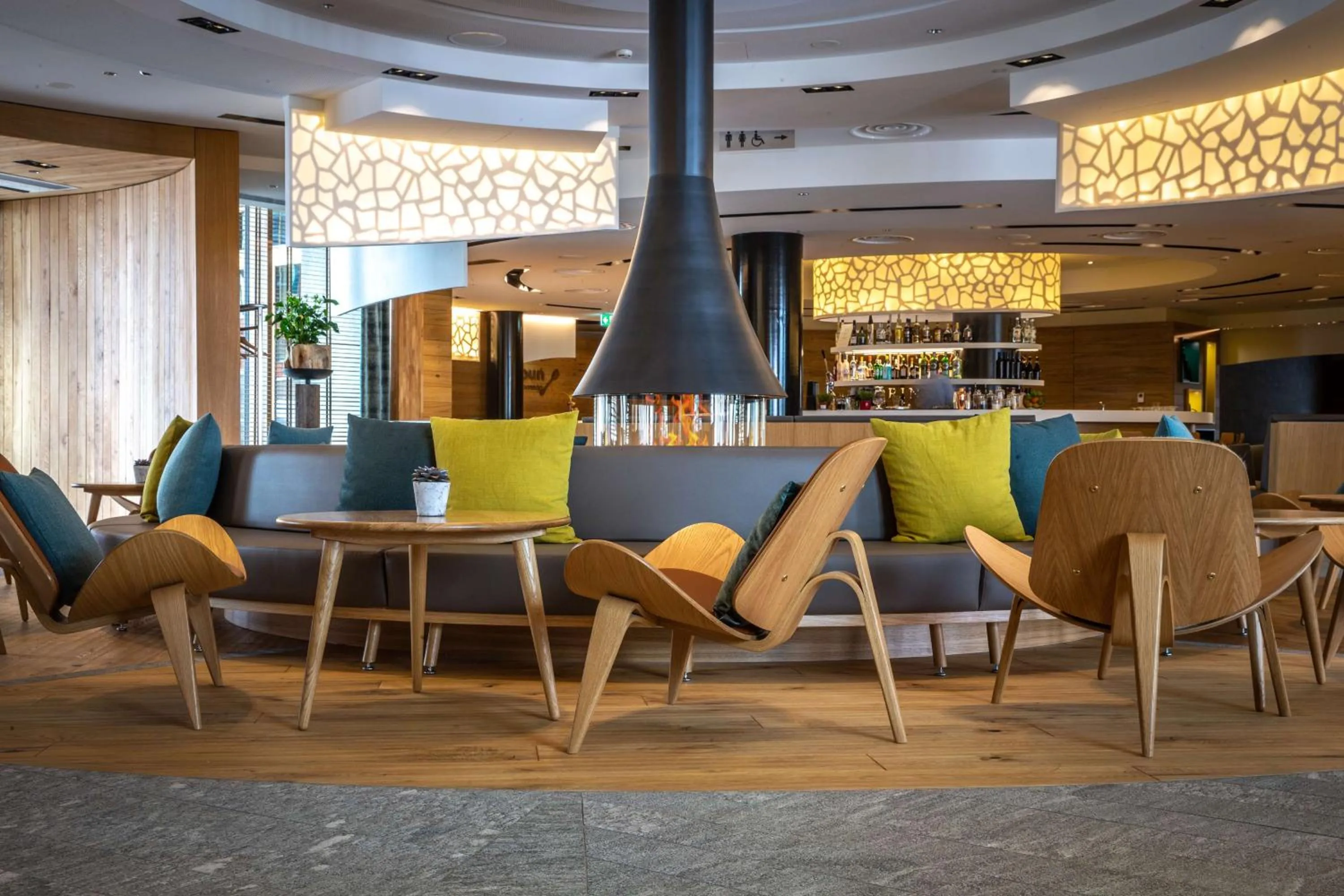 Lounge or bar in Radisson Blu Hotel Reussen, Andermatt