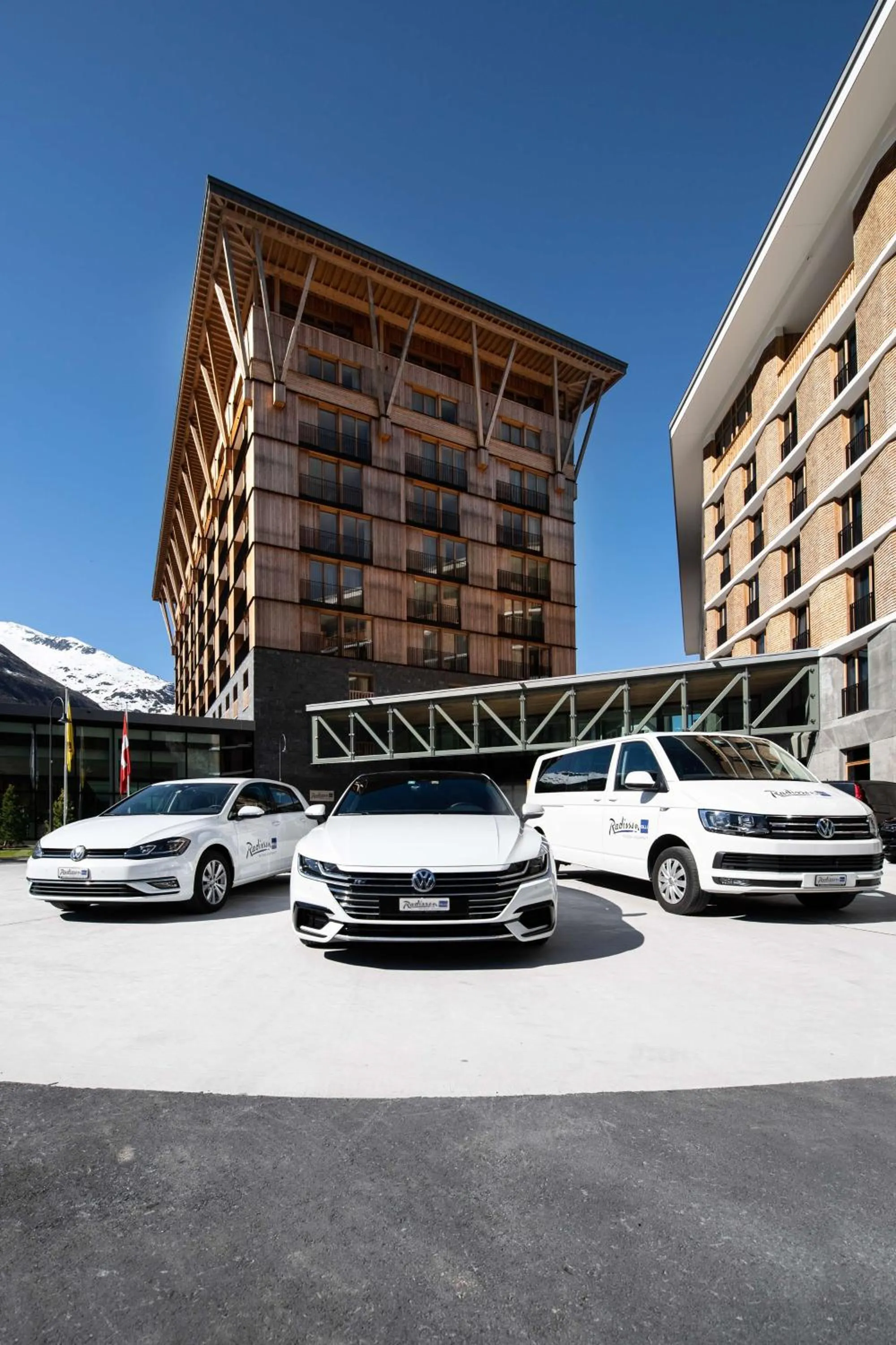 Facade/entrance in Radisson Blu Hotel Reussen, Andermatt