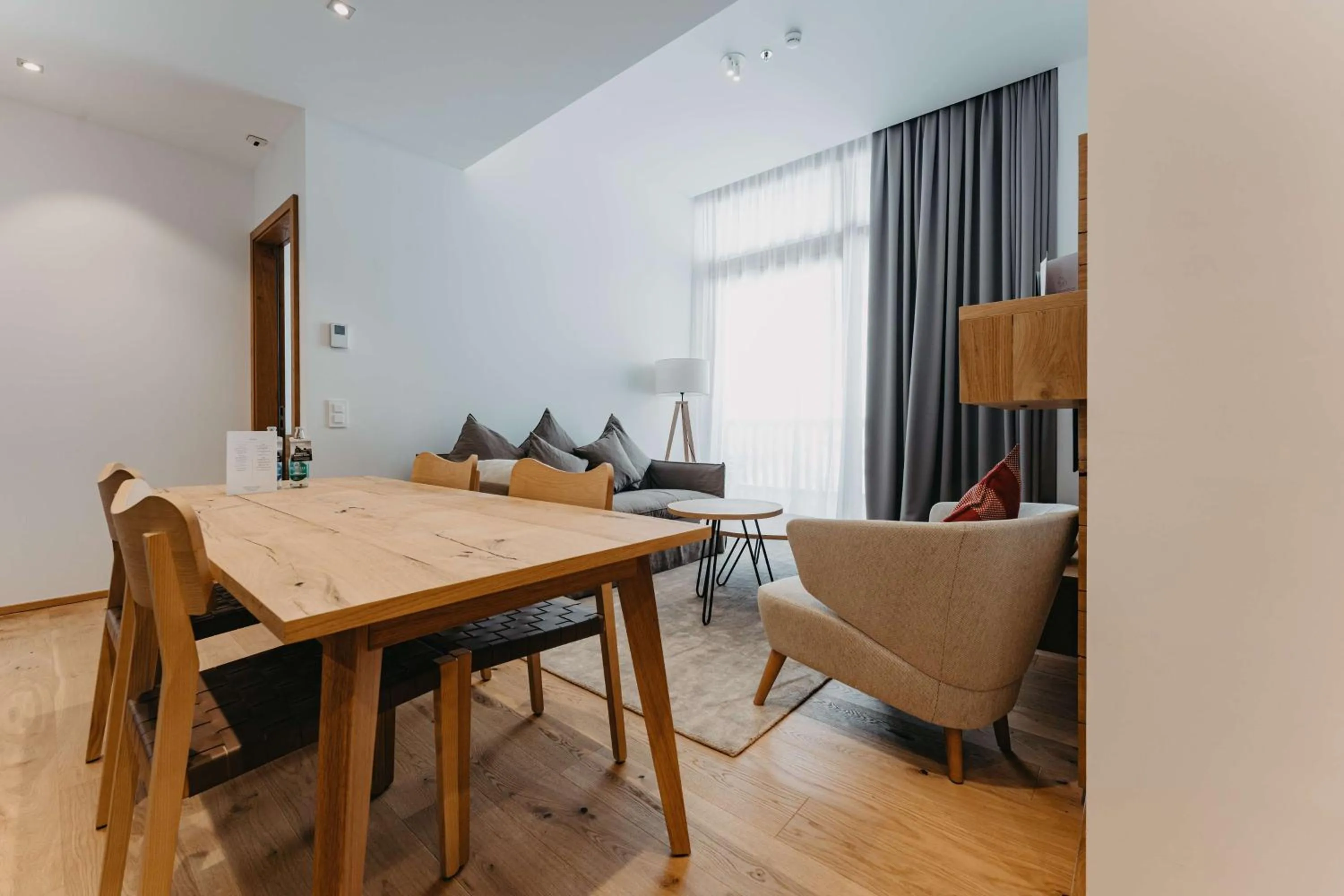 Photo of the whole room in Radisson Blu Hotel Reussen, Andermatt