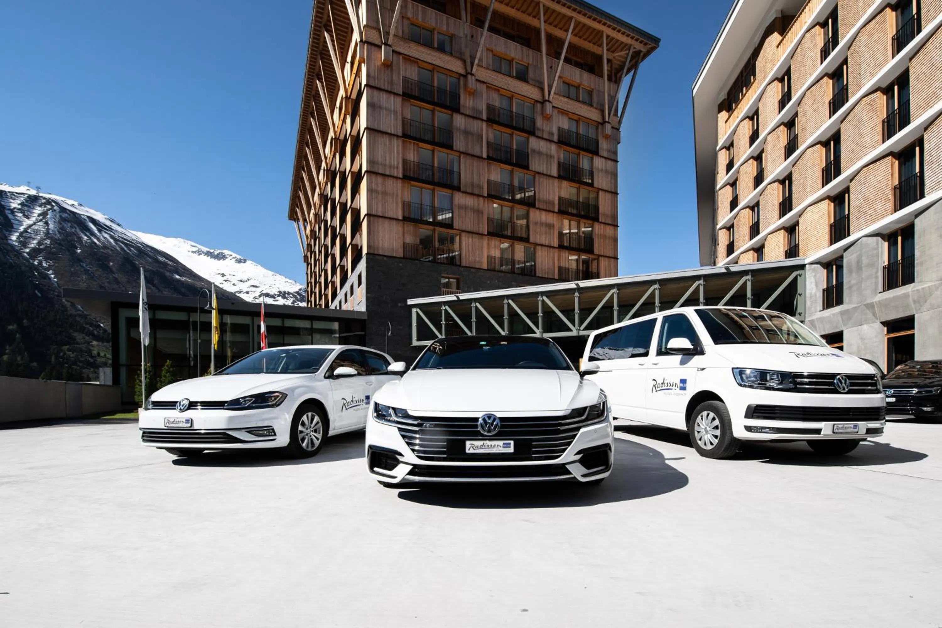 Facade/entrance in Radisson Blu Hotel Reussen, Andermatt