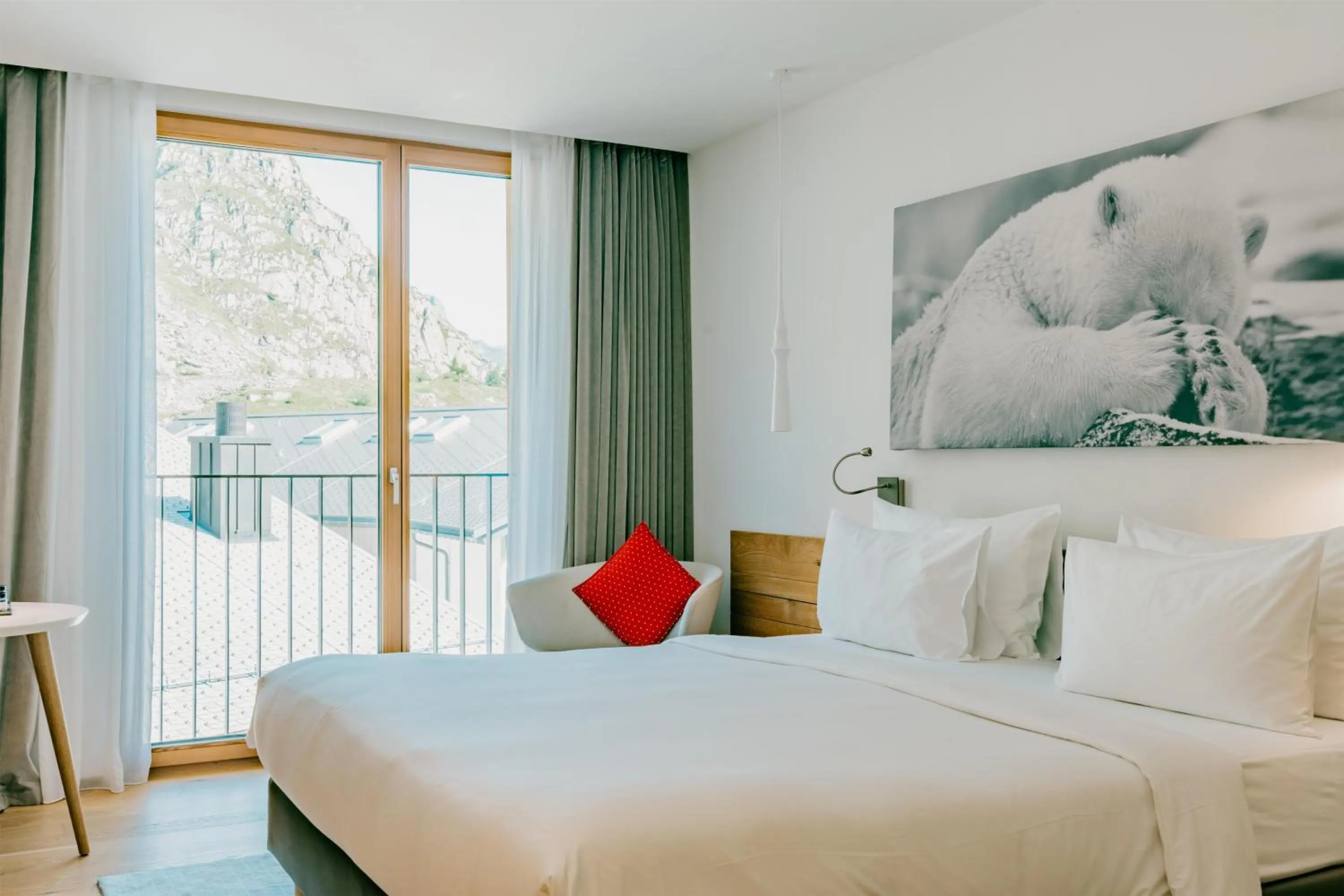 Bedroom, Bed in Radisson Blu Hotel Reussen, Andermatt