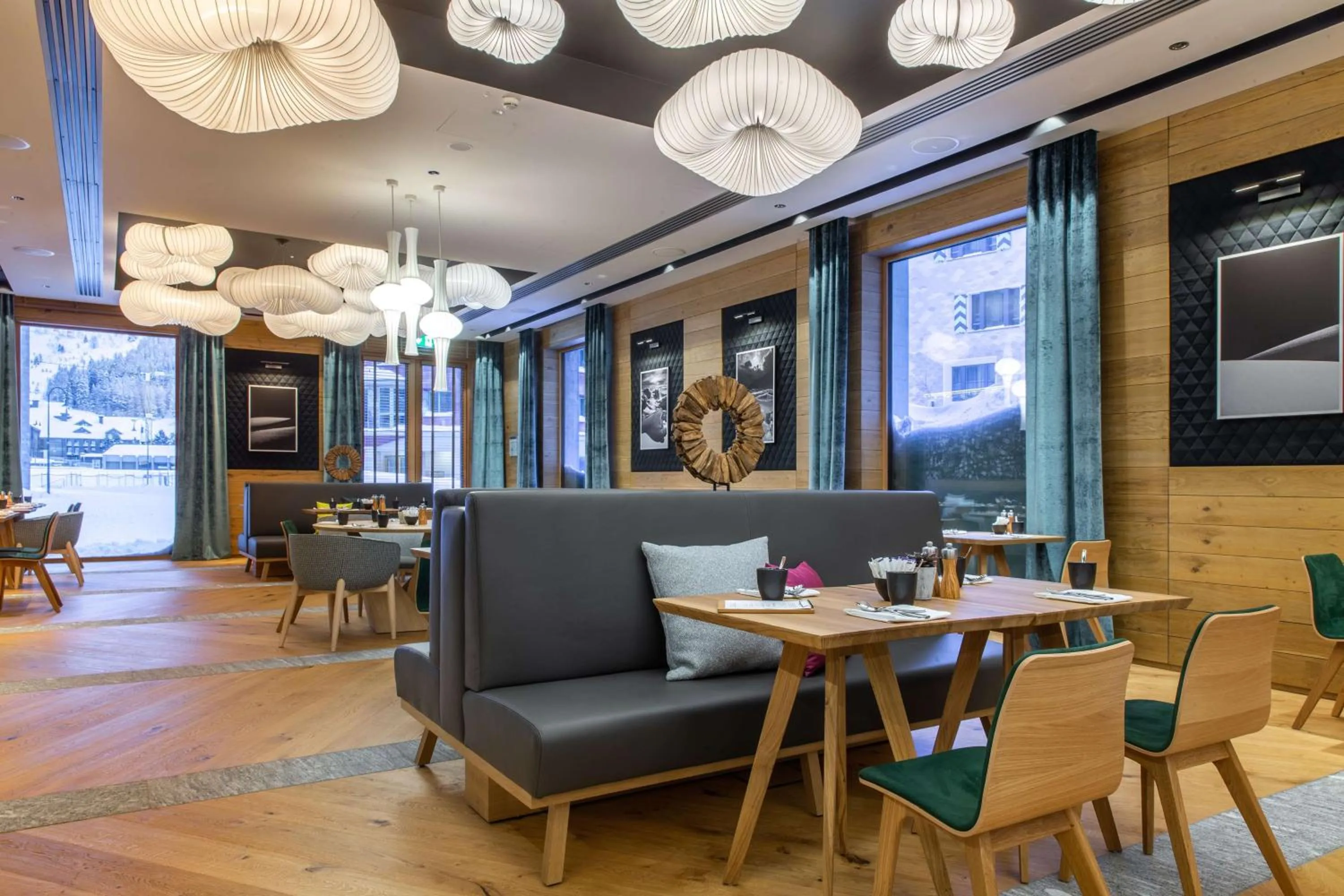 Restaurant/places to eat in Radisson Blu Hotel Reussen, Andermatt