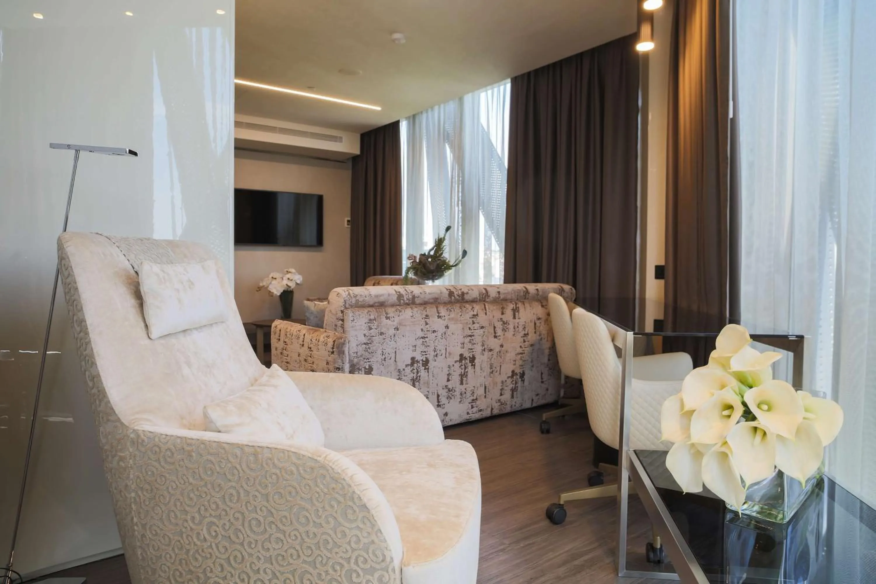 Photo of the whole room, Seating Area in Radisson BLU Hotel Algiers Hydra