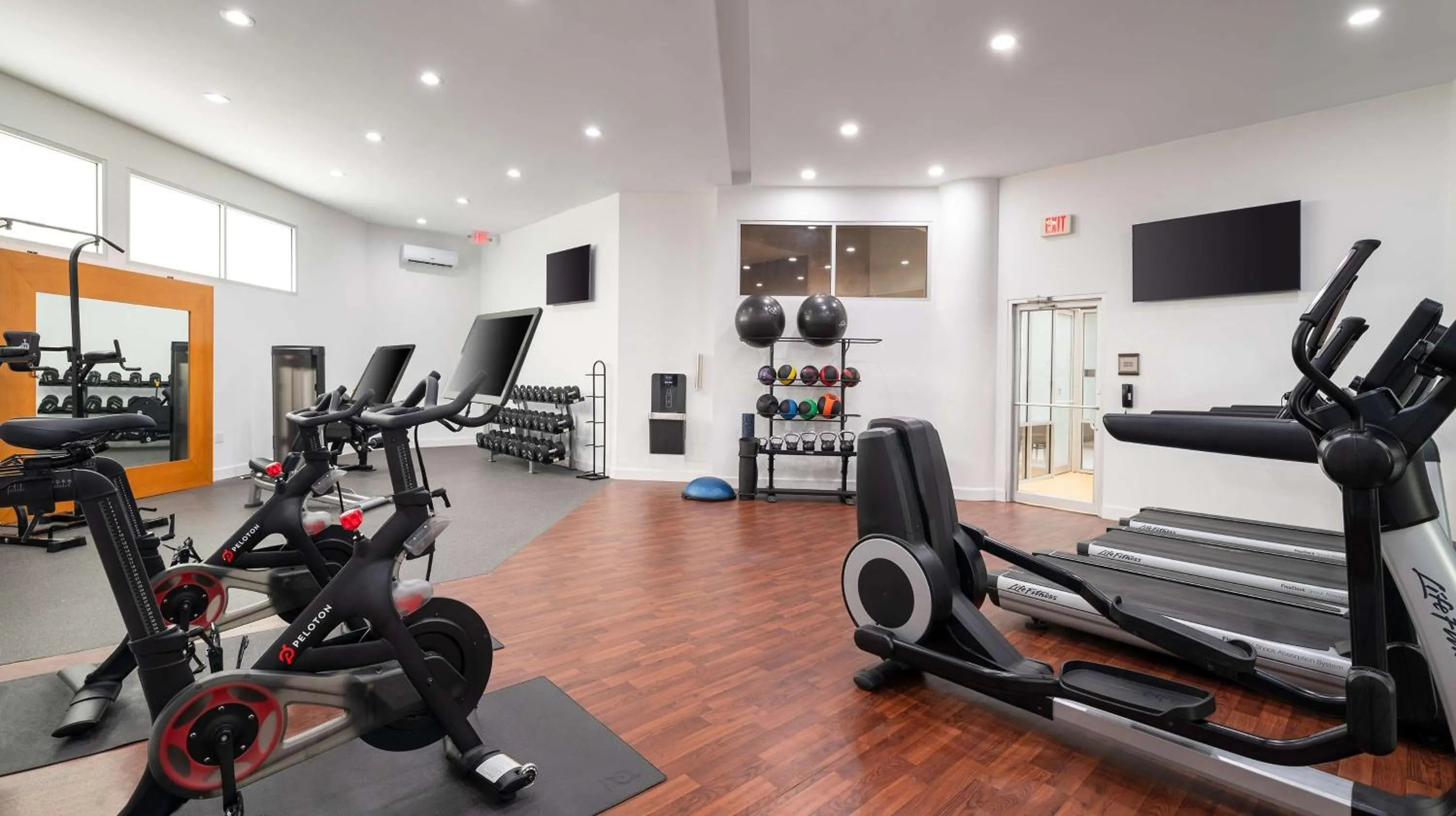 Fitness centre/facilities in Embassy Suites by Hilton Crystal City National Airport