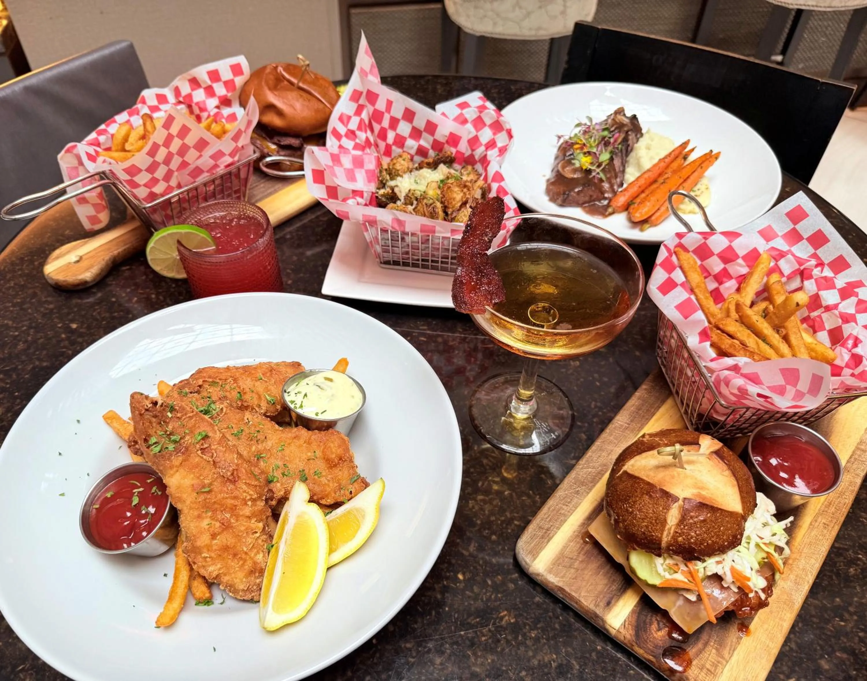 Restaurant/places to eat in Embassy Suites by Hilton Crystal City National Airport