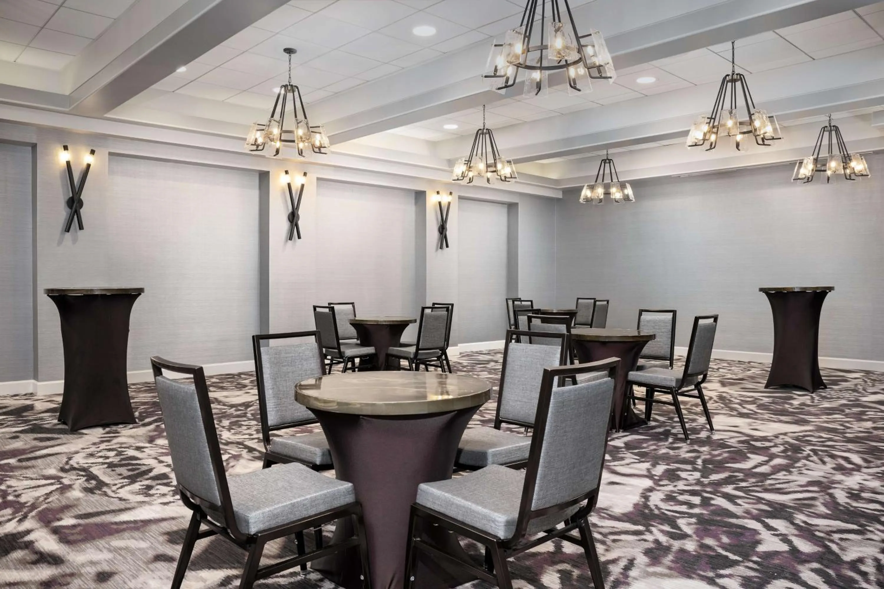 Meeting/conference room in Embassy Suites by Hilton Crystal City National Airport