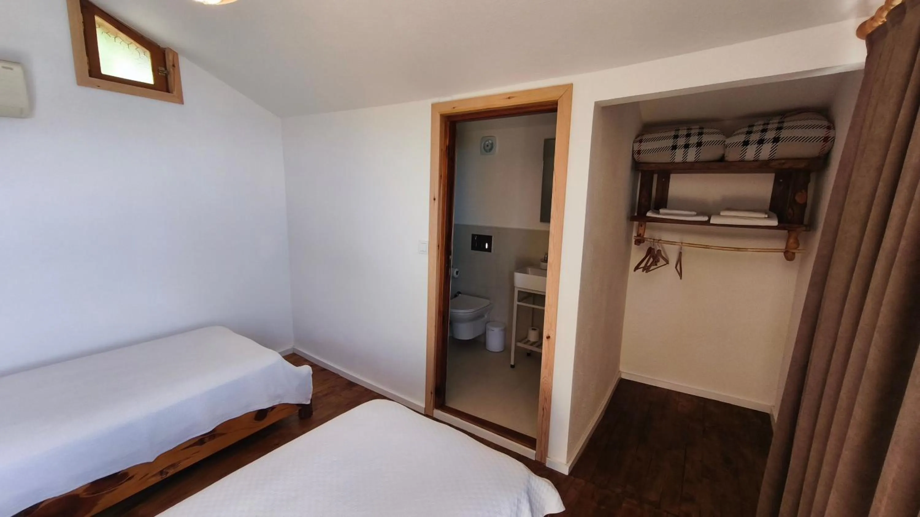 Photo of the whole room, Bed in Olive Garden Kabak