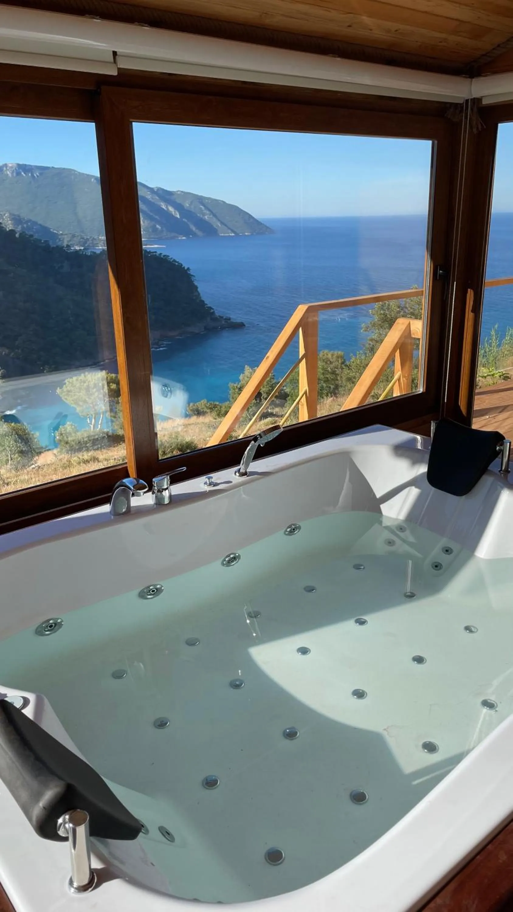 Hot Tub in Olive Garden Kabak