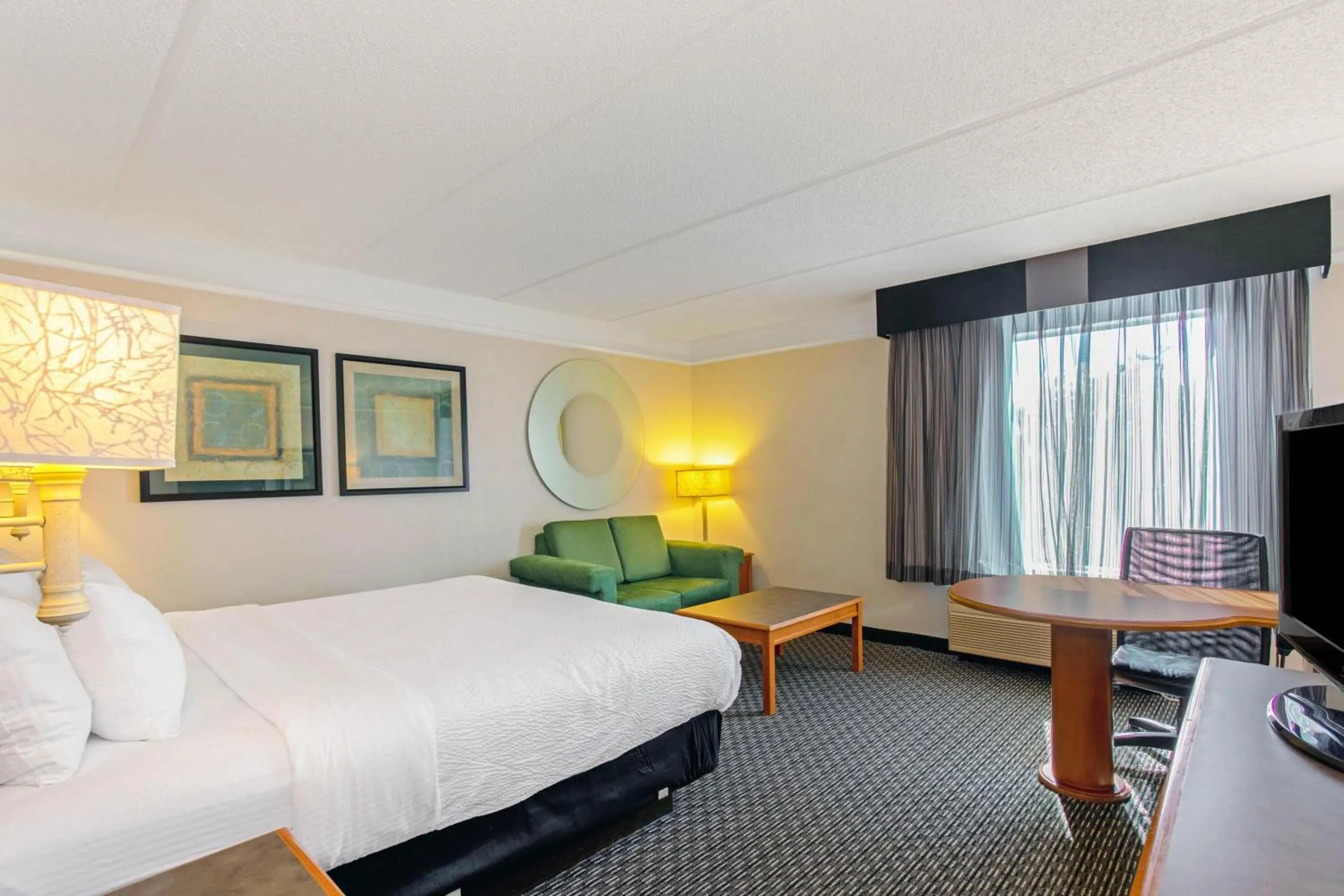 Photo of the whole room, Bed in La Quinta by Wyndham Orlando I Drive/Conv Center