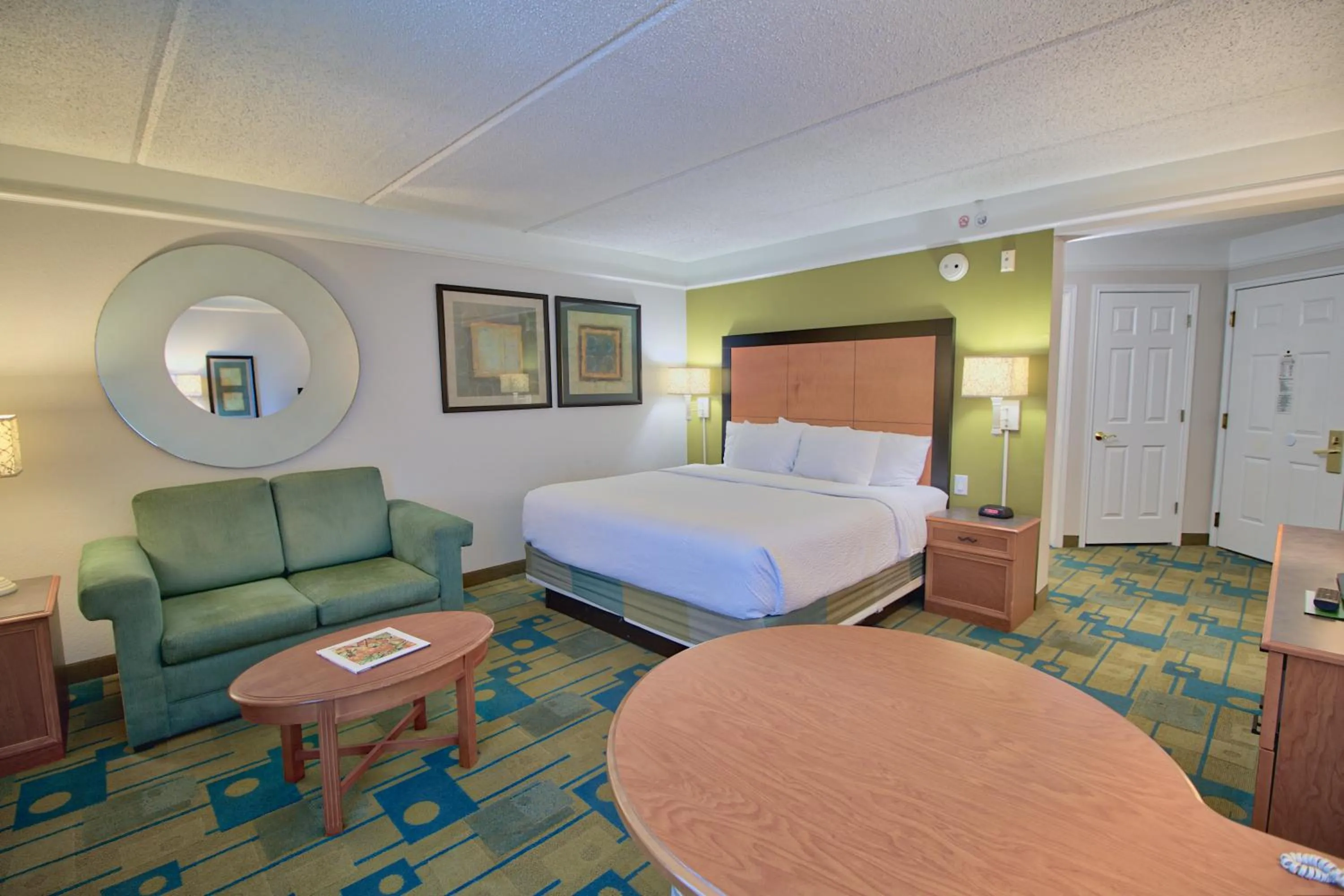 Photo of the whole room, Bed in La Quinta by Wyndham Orlando I Drive/Conv Center