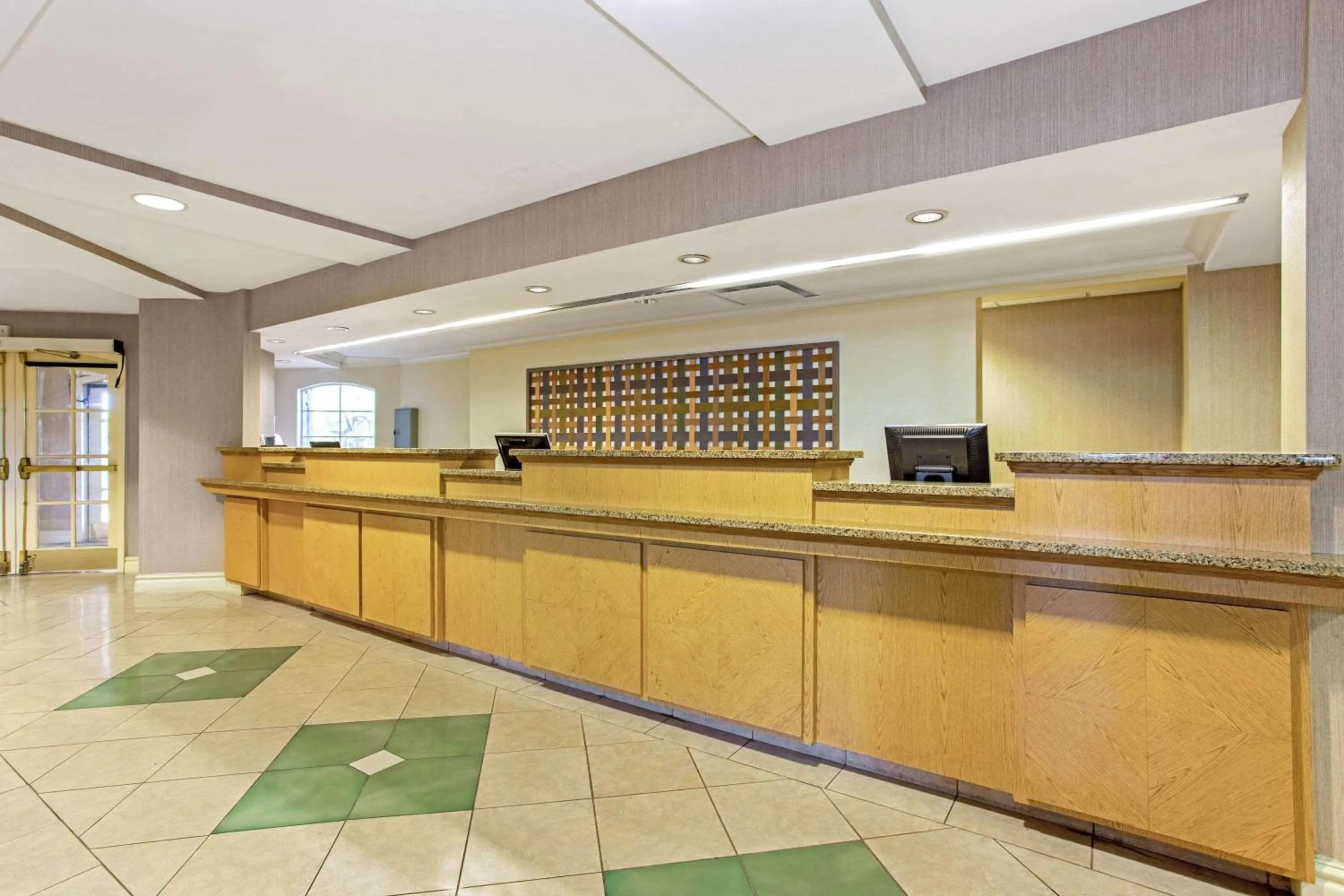 Lobby or reception in La Quinta by Wyndham Orlando I Drive/Conv Center