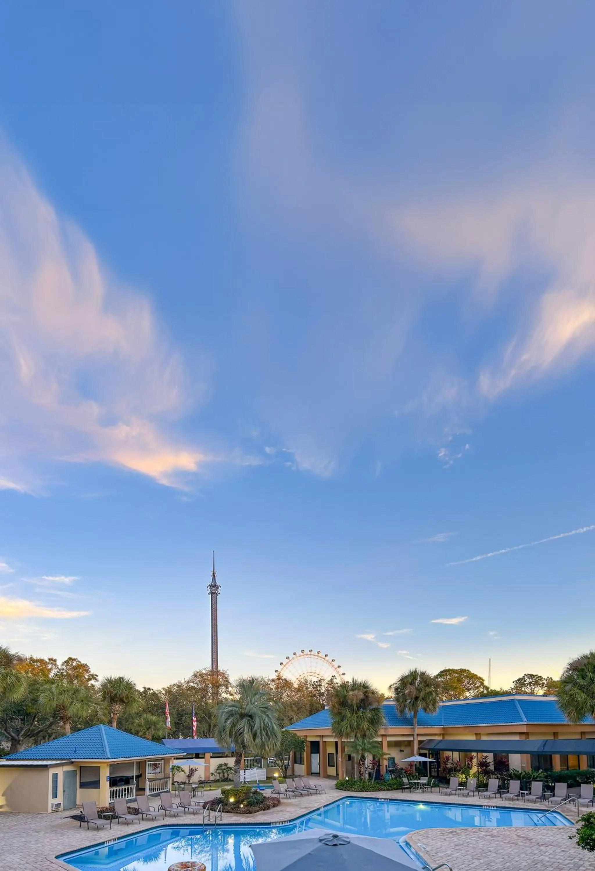 Swimming pool in Hotel Monreale Express & Studios IDrive District