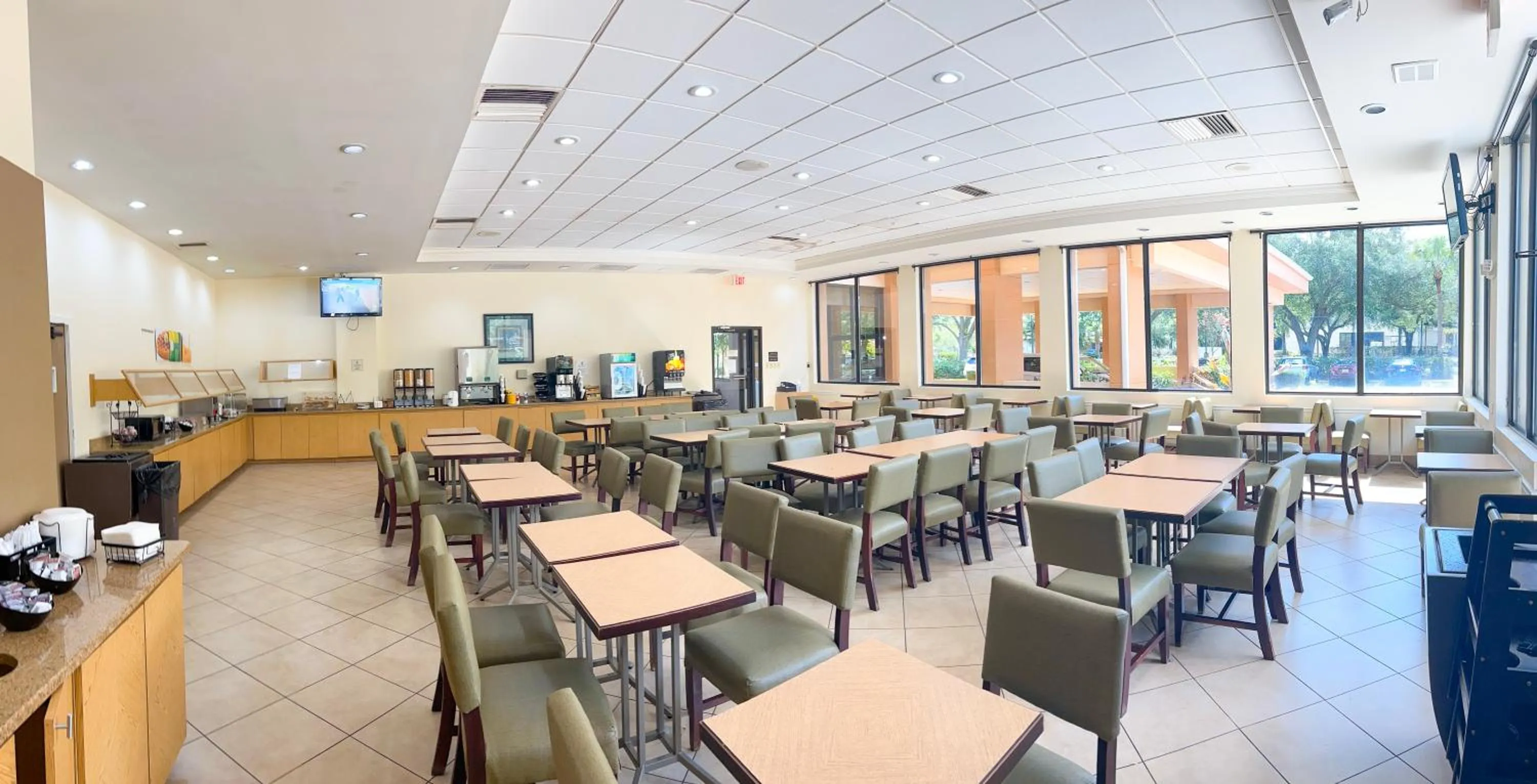 Breakfast in Hotel Monreale Express & Studios IDrive District