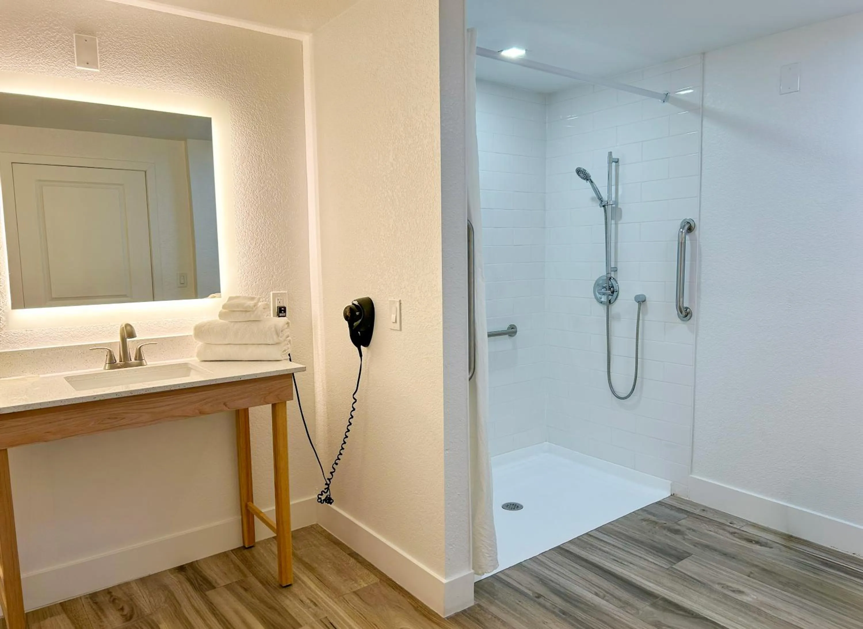 Shower in Hotel Monreale Express & Studios IDrive District