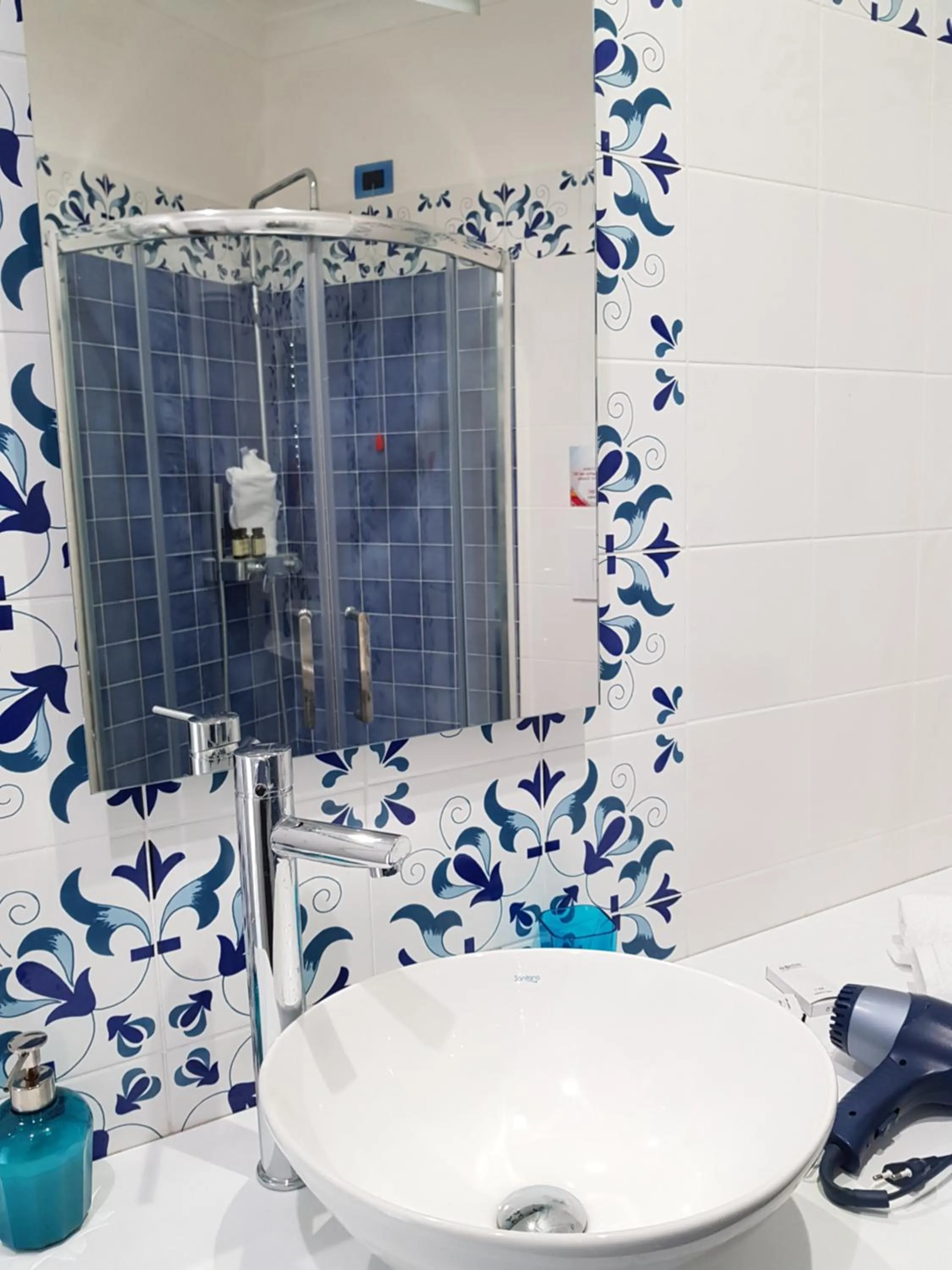 Shower in Nanà Bed and Breakfast