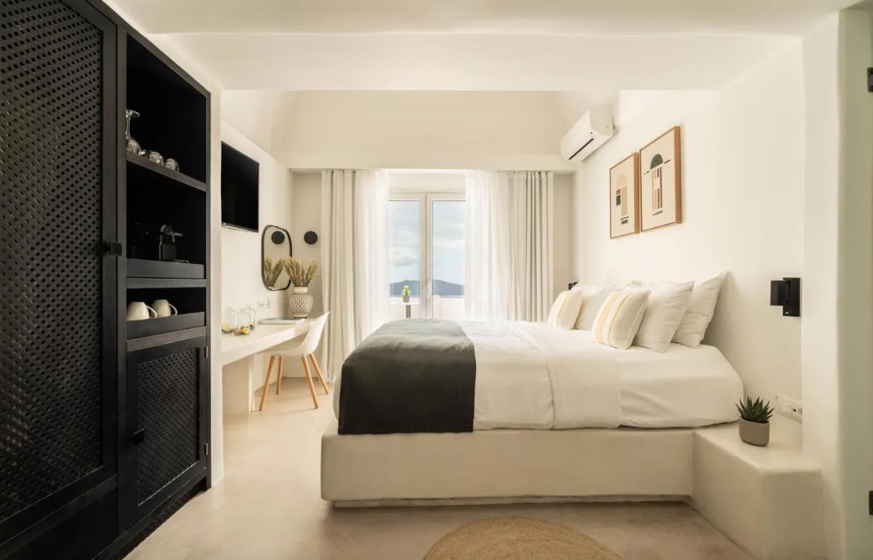 Bed in Rocabella Santorini Hotel & Spa