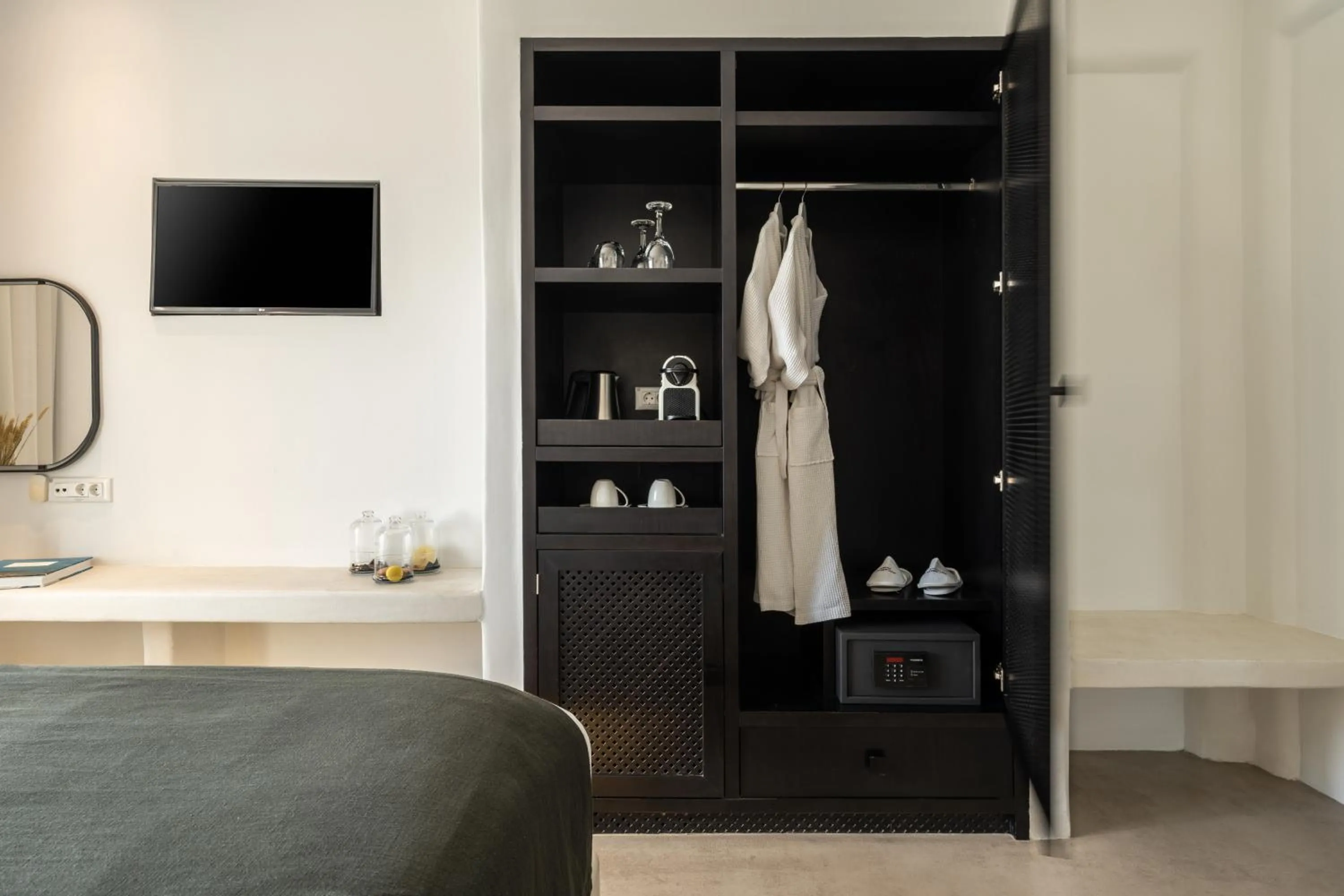 Bed in Rocabella Santorini Hotel & Spa