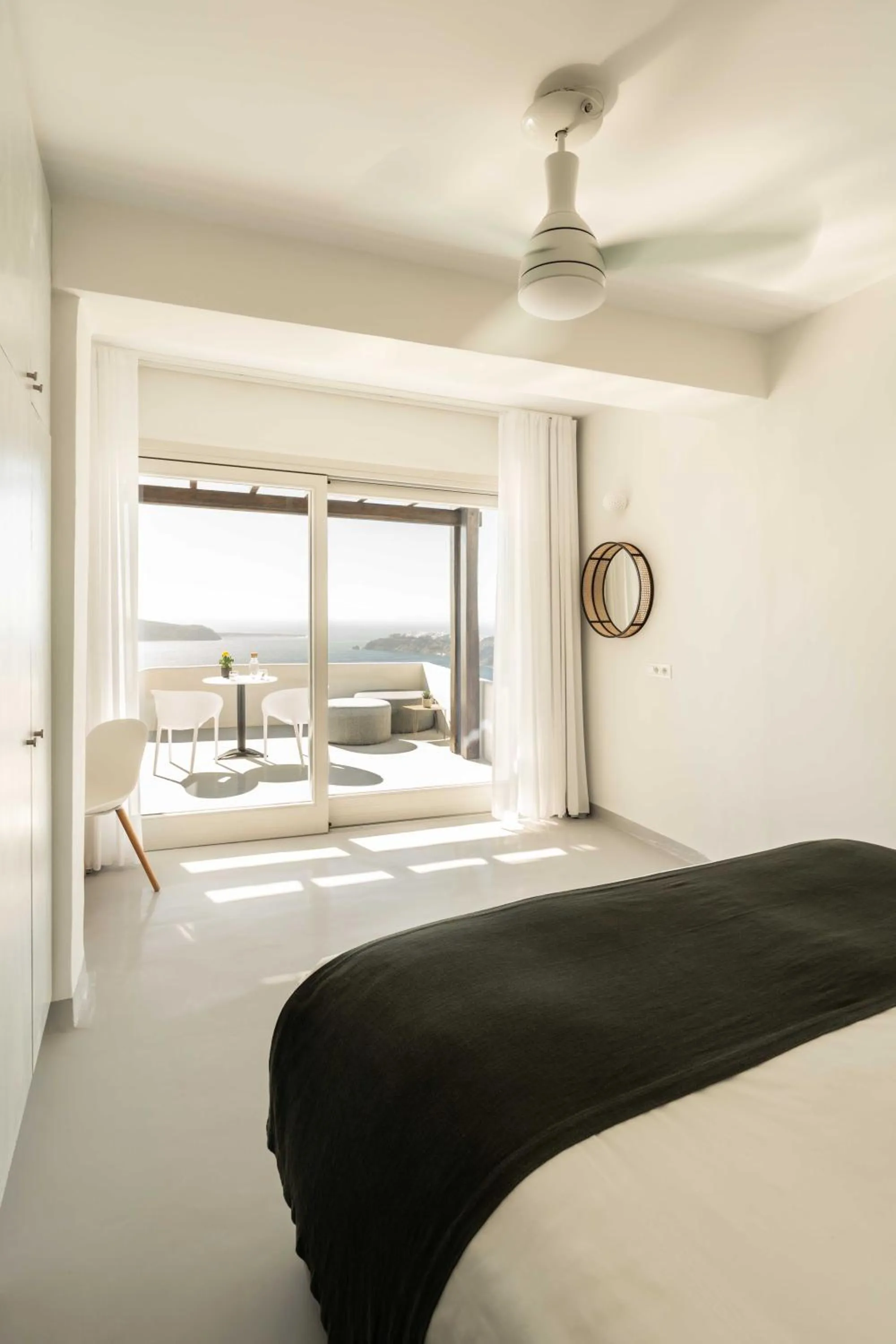 Bed in Rocabella Santorini Hotel & Spa