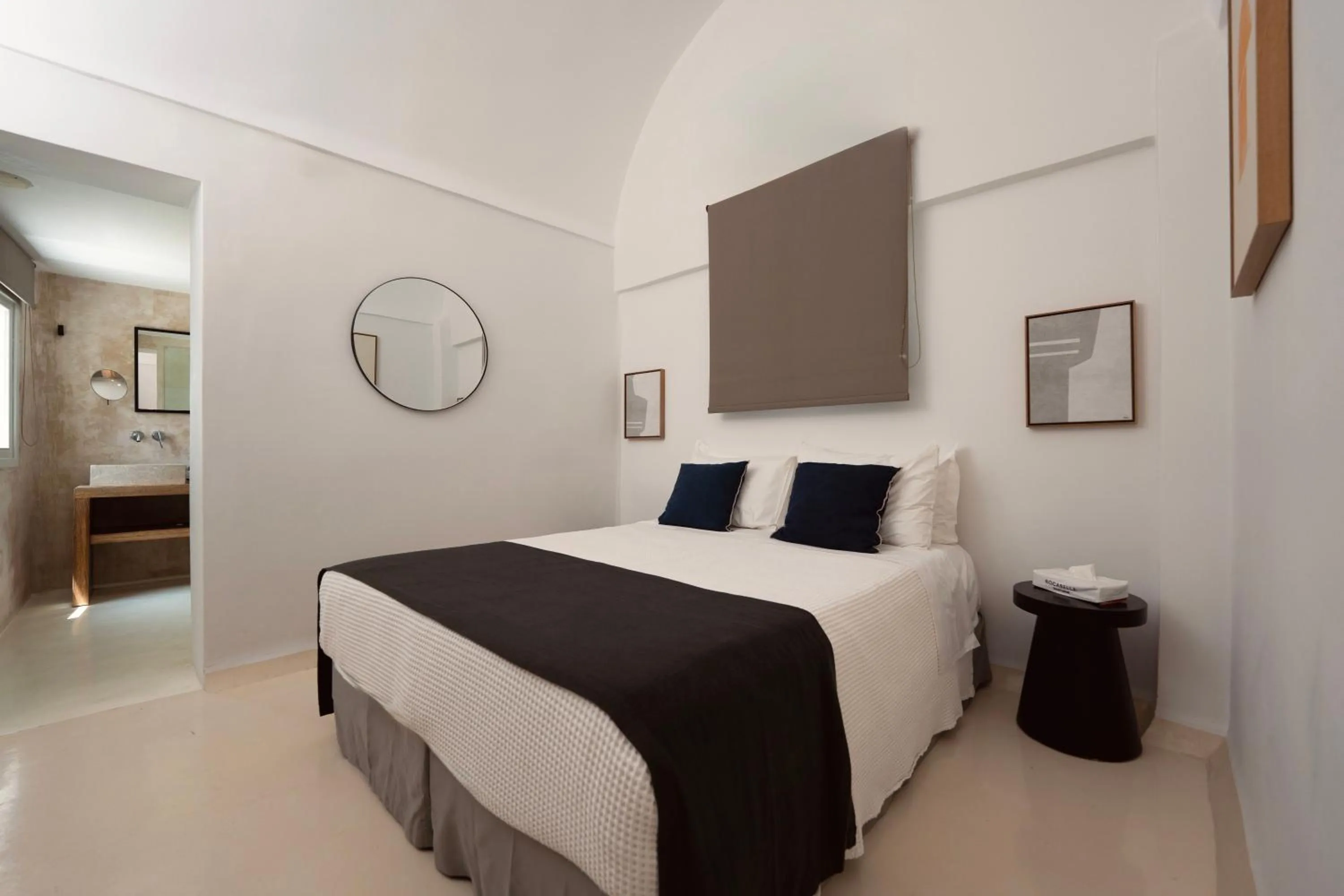 Bed in Rocabella Santorini Hotel & Spa