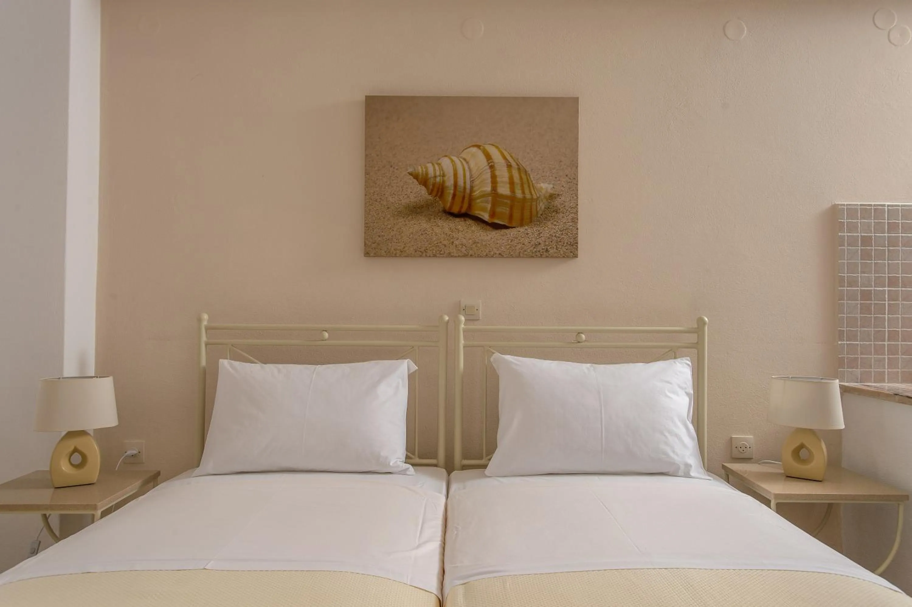 Decorative detail, Bed in Joanna Apart - Hotel