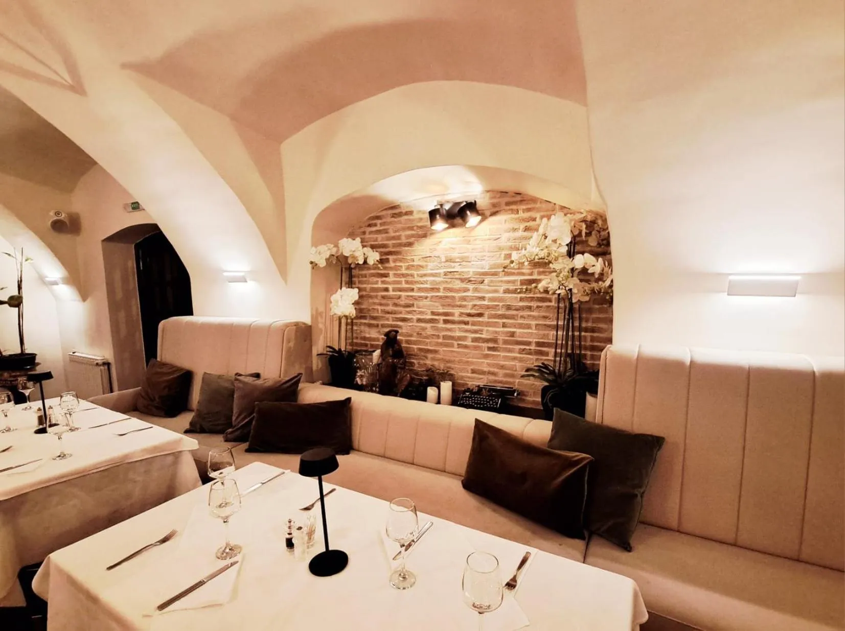 Restaurant/places to eat in Hotel Livadić