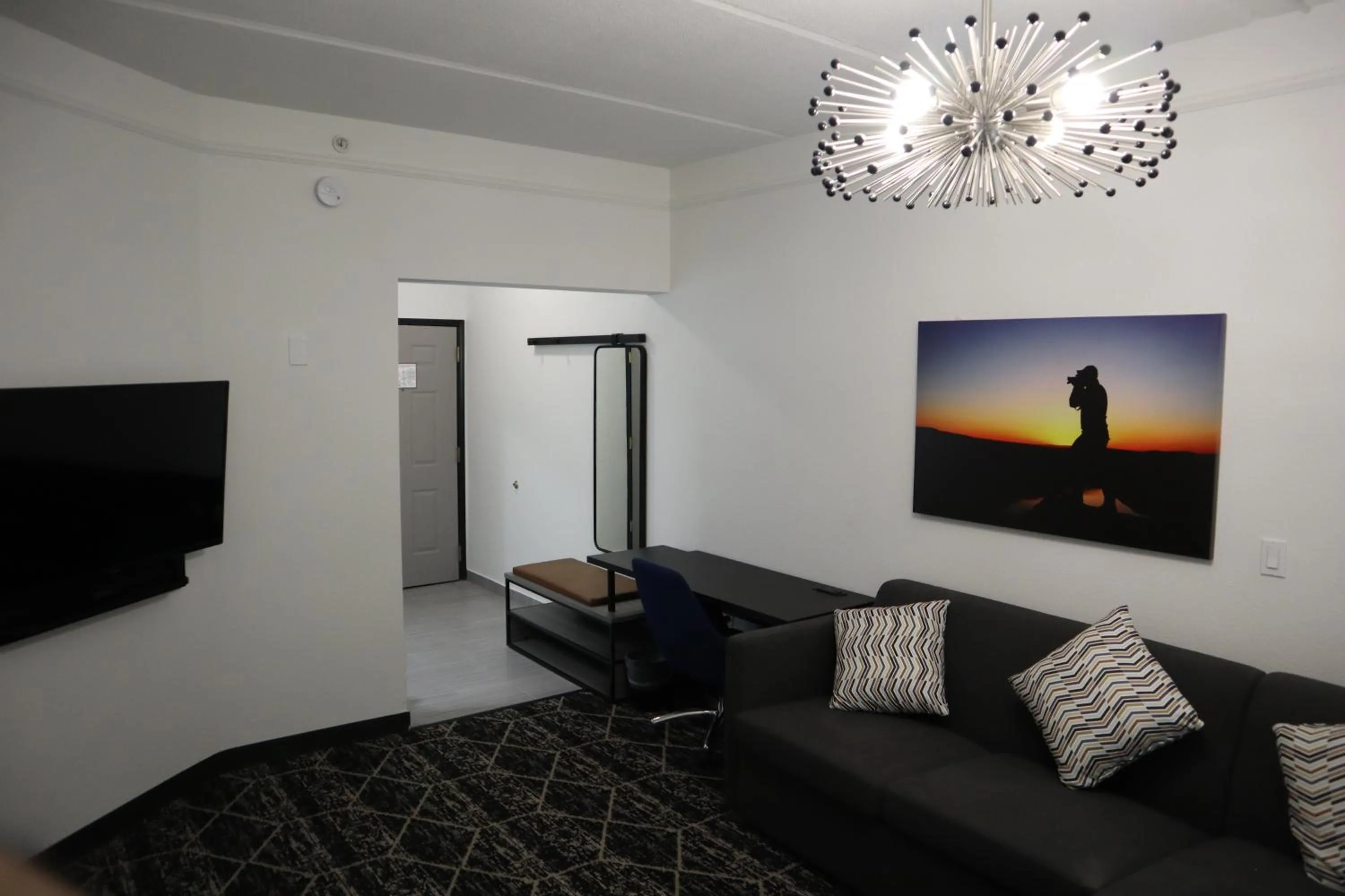 TV and multimedia in La Quinta Inn & Suites by Wyndham Houston Bush IAH South