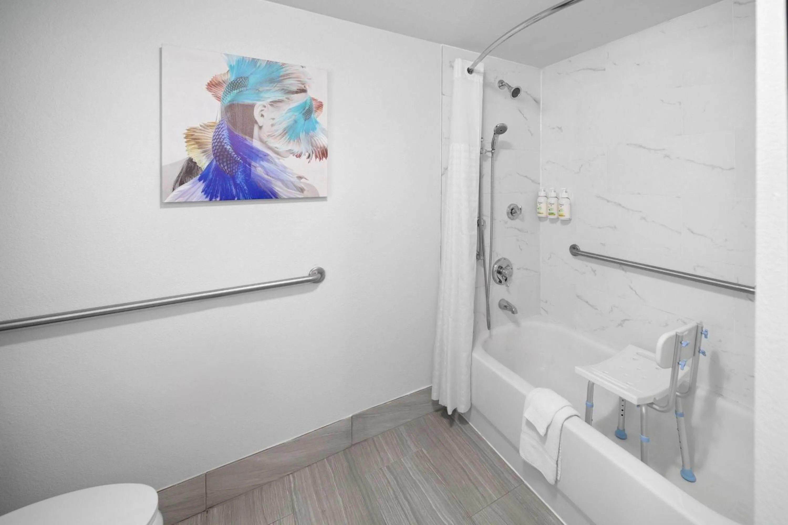 Bathroom in La Quinta Inn & Suites by Wyndham Houston Bush IAH South