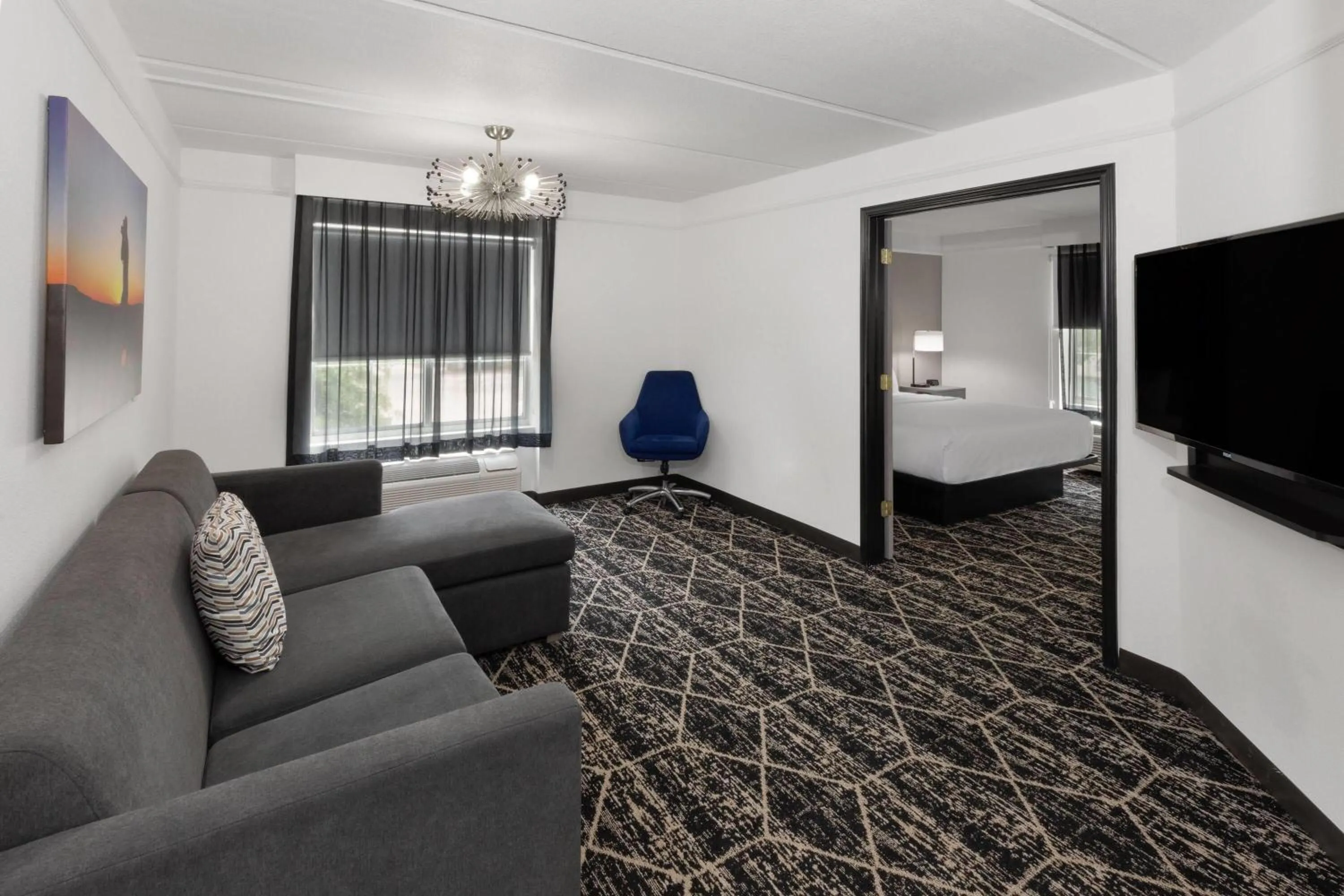 Photo of the whole room in La Quinta Inn & Suites by Wyndham Houston Bush IAH South