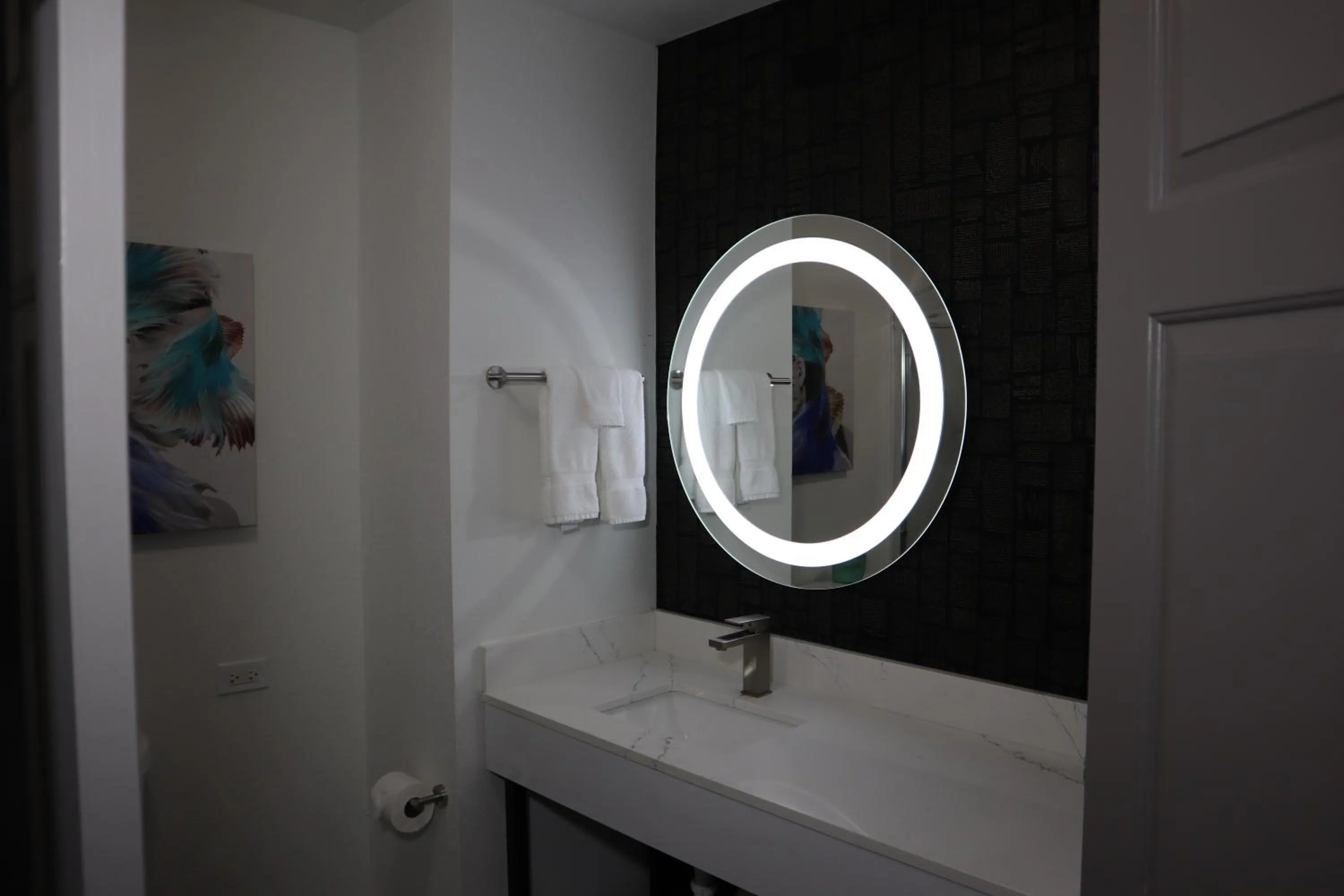 Bathroom in La Quinta Inn & Suites by Wyndham Houston Bush IAH South