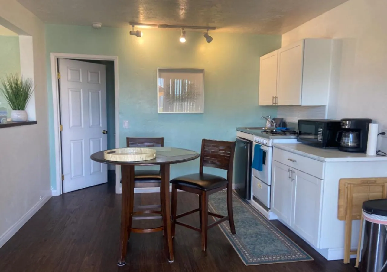 Kitchen or kitchenette in The Patriots Boutique Motel