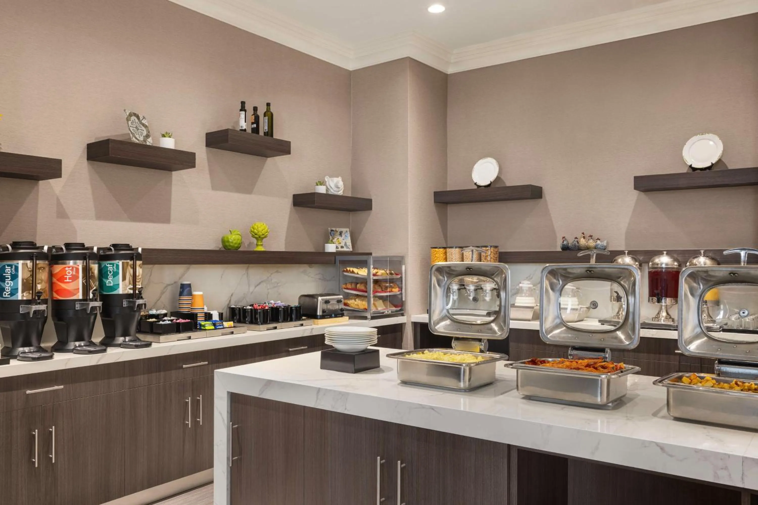 Breakfast in Homewood Suites by Hilton Philadelphia-City Avenue